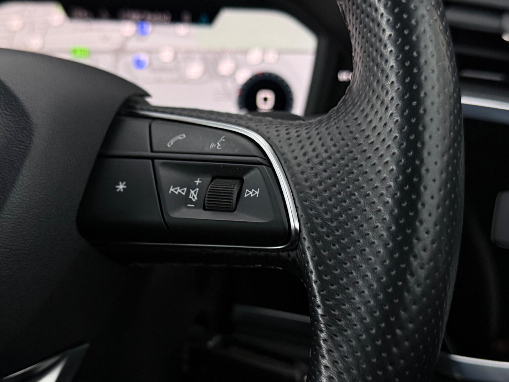 Audi Q3 view 17