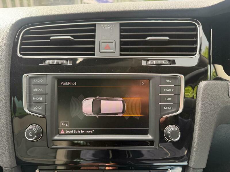 2016 Volkswagen Golf image 44