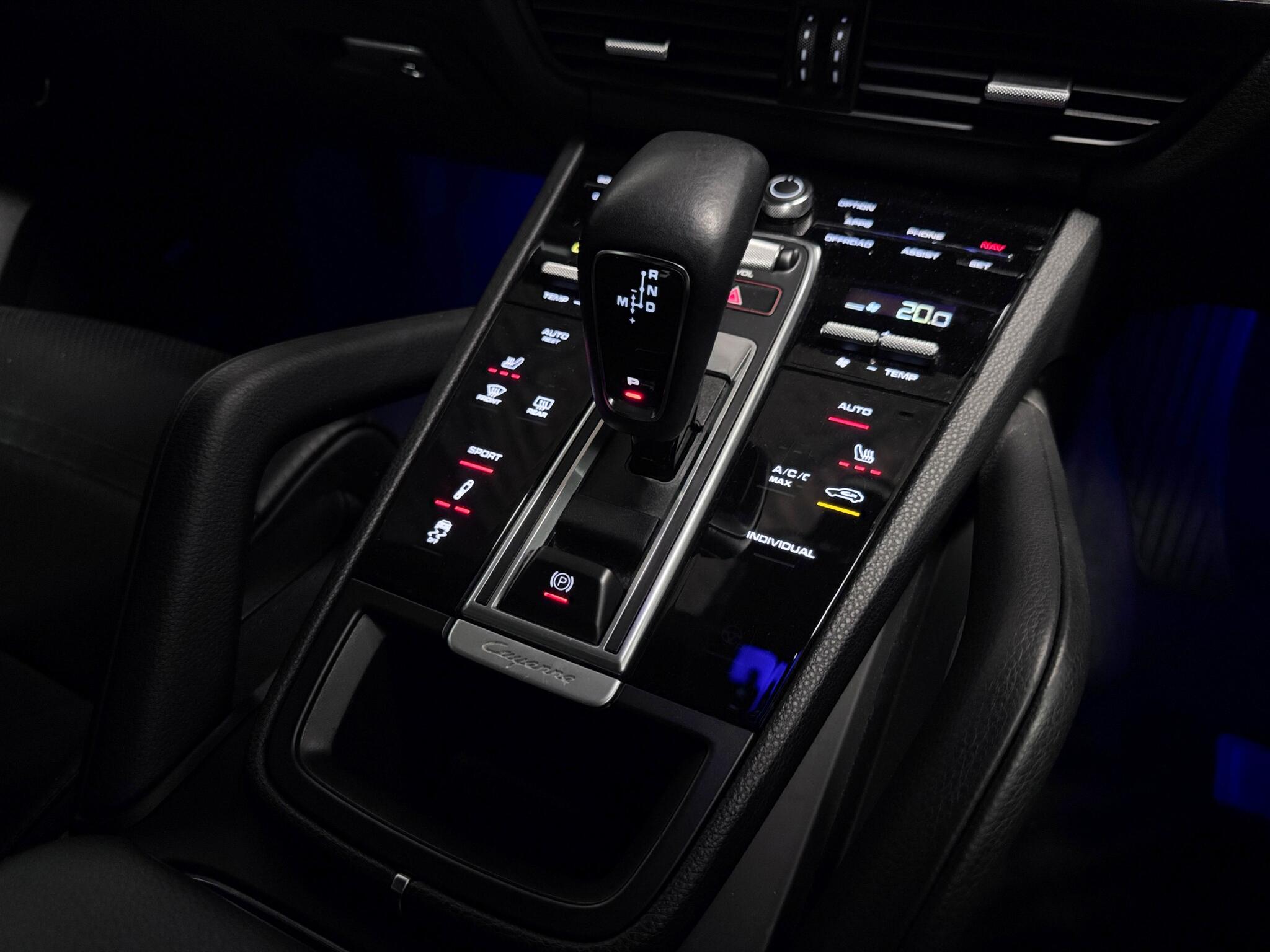 Porsche Cayenne view 38