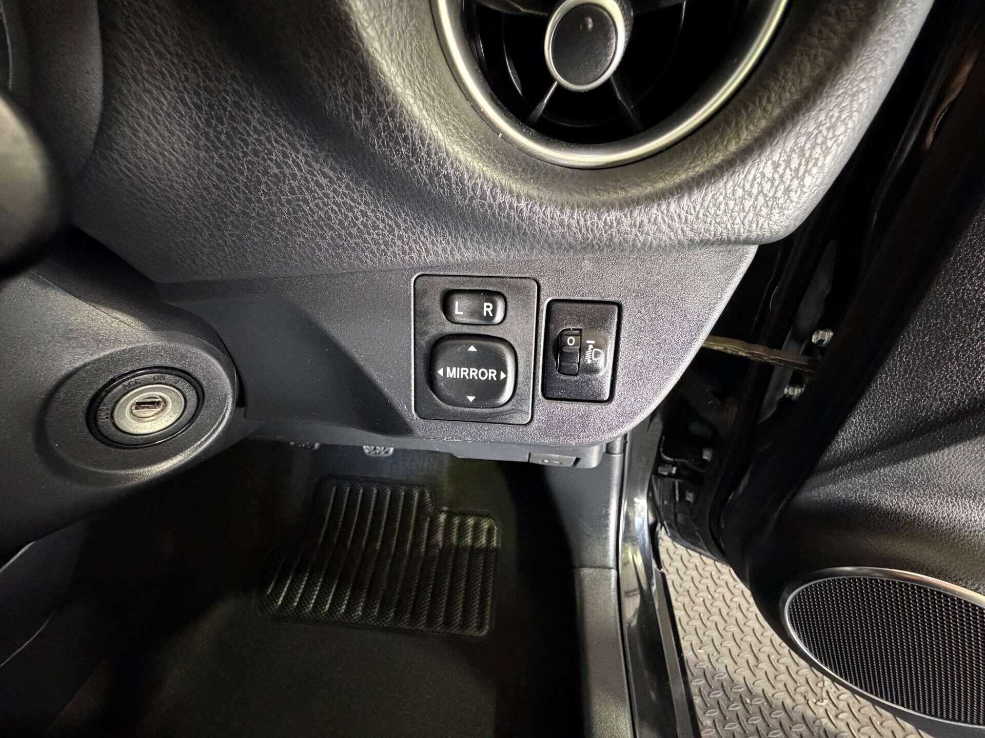 Toyota Yaris view 16