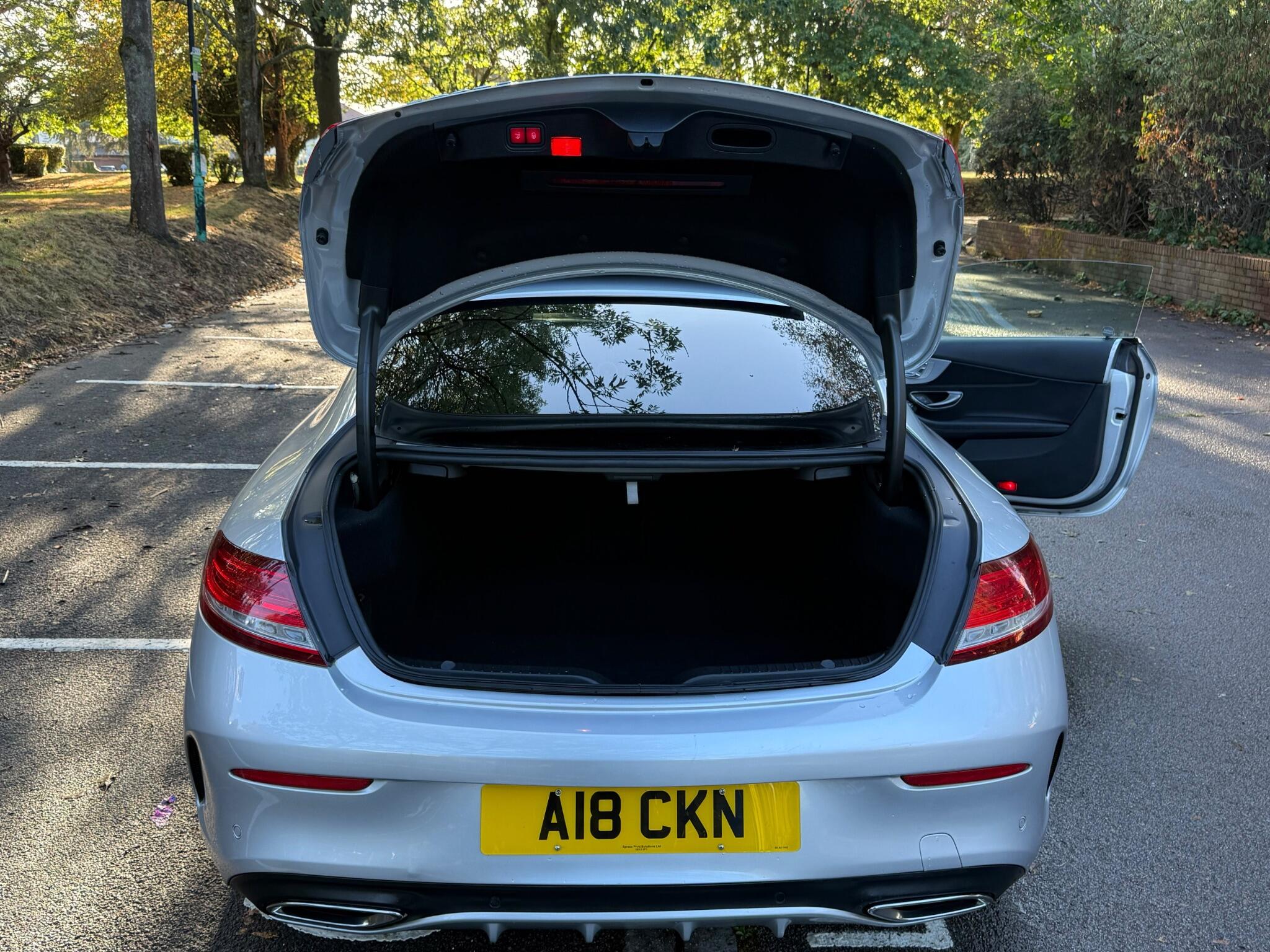 Mercedes-Benz C-Class view 27