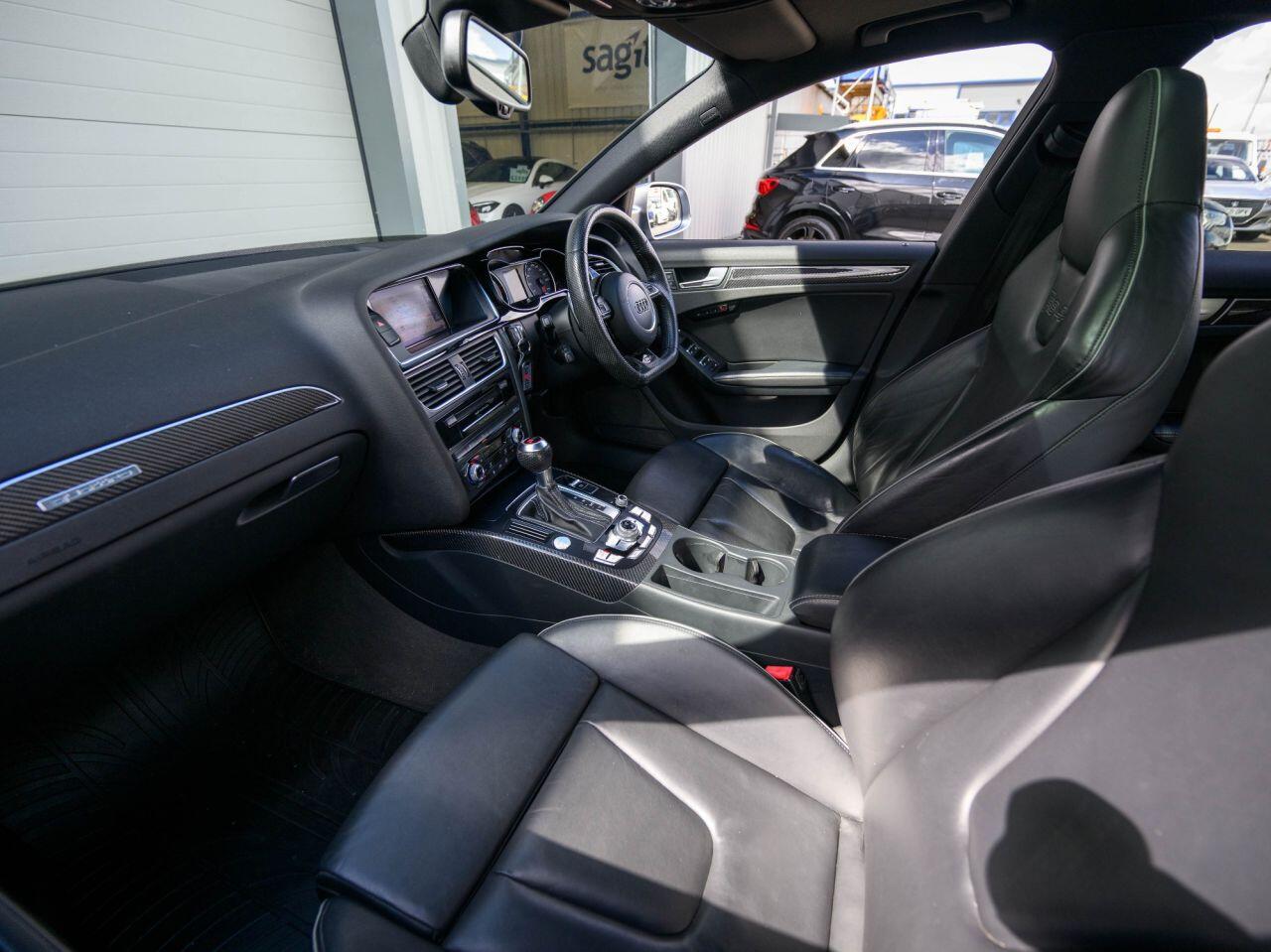 Audi RS4 view 17