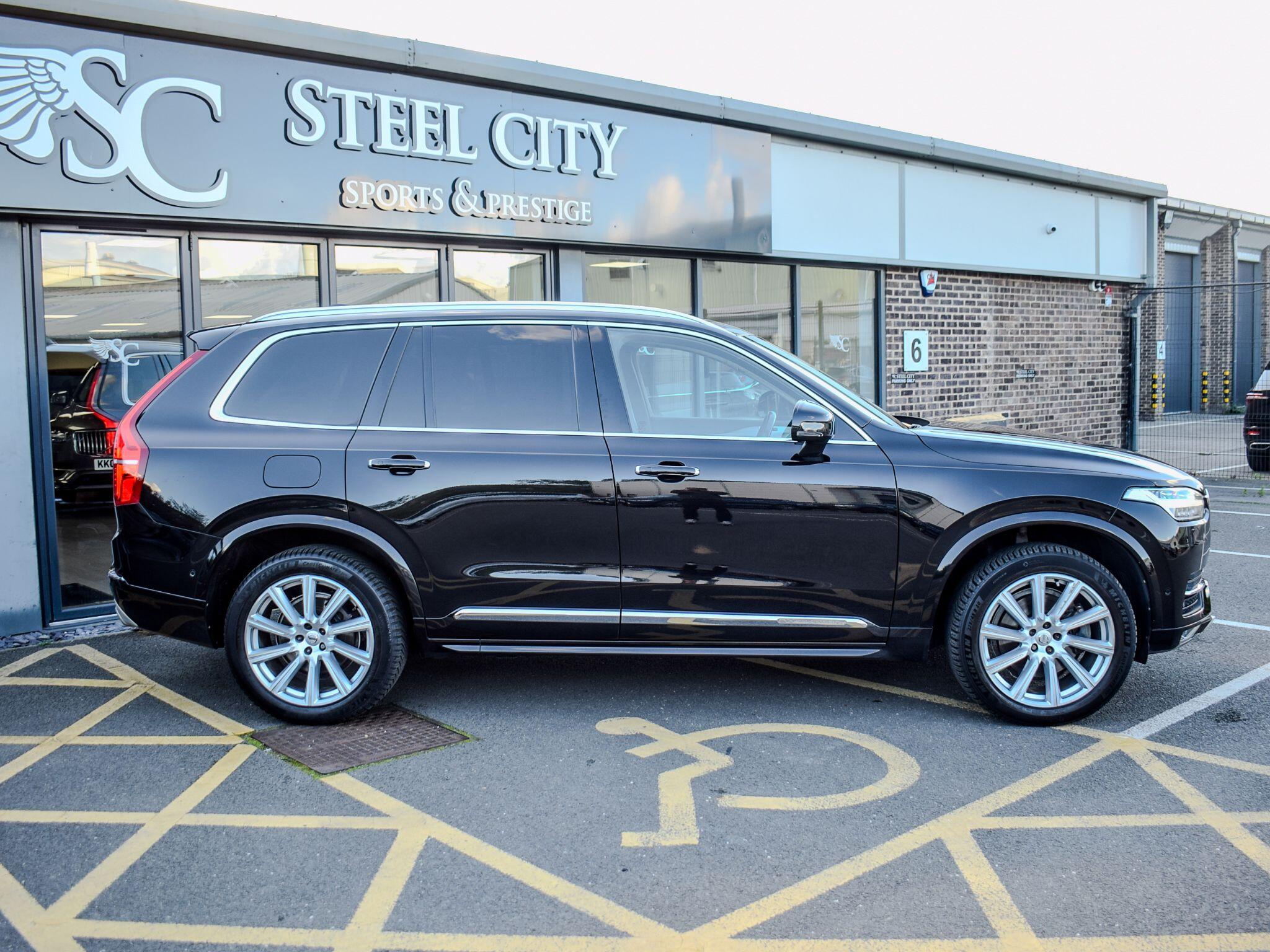 Volvo XC90 view 4