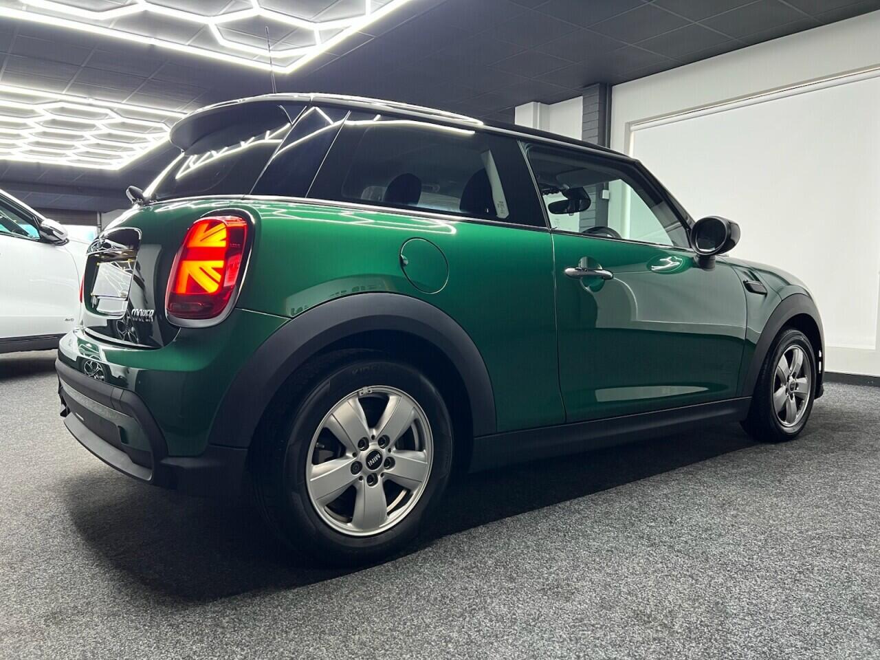 Mini Hatch view 14