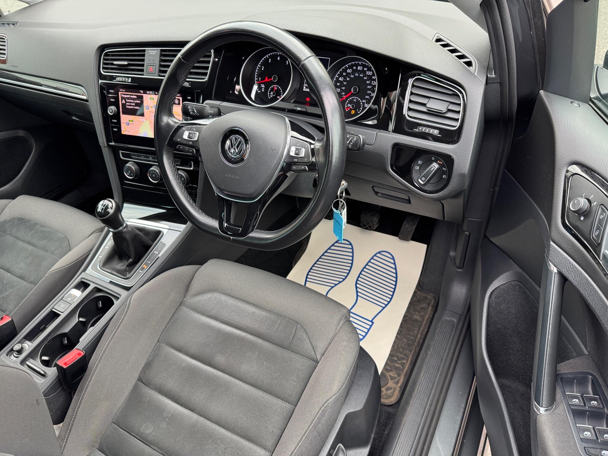 Volkswagen Golf view 23