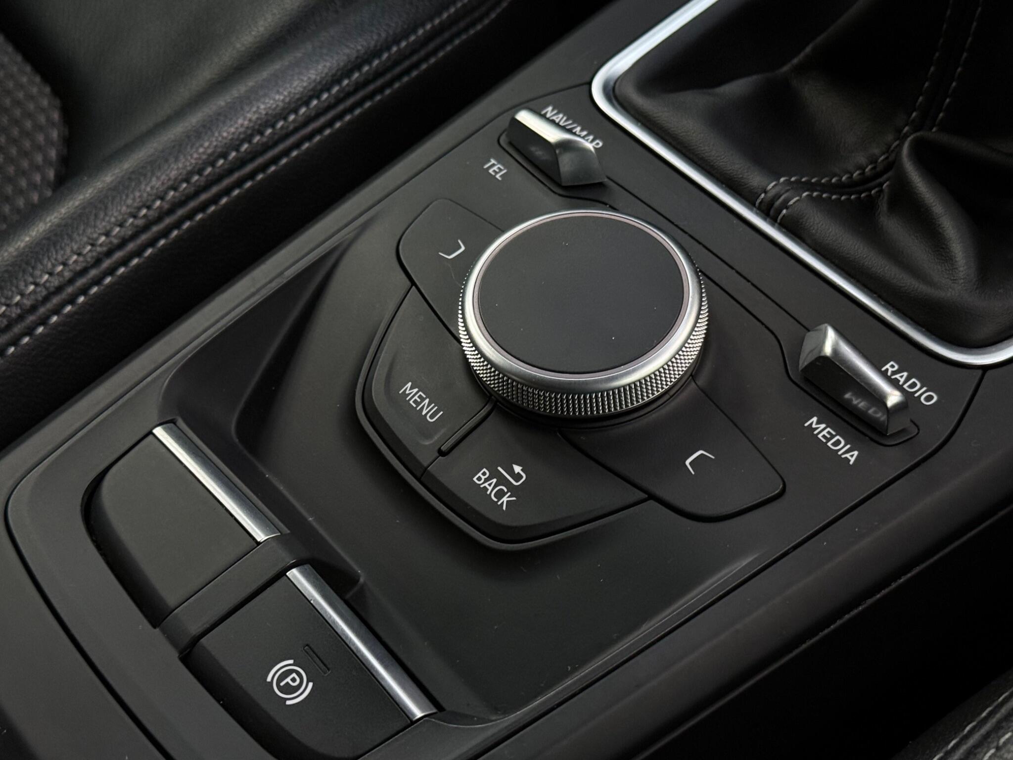 Audi Q2 view 24