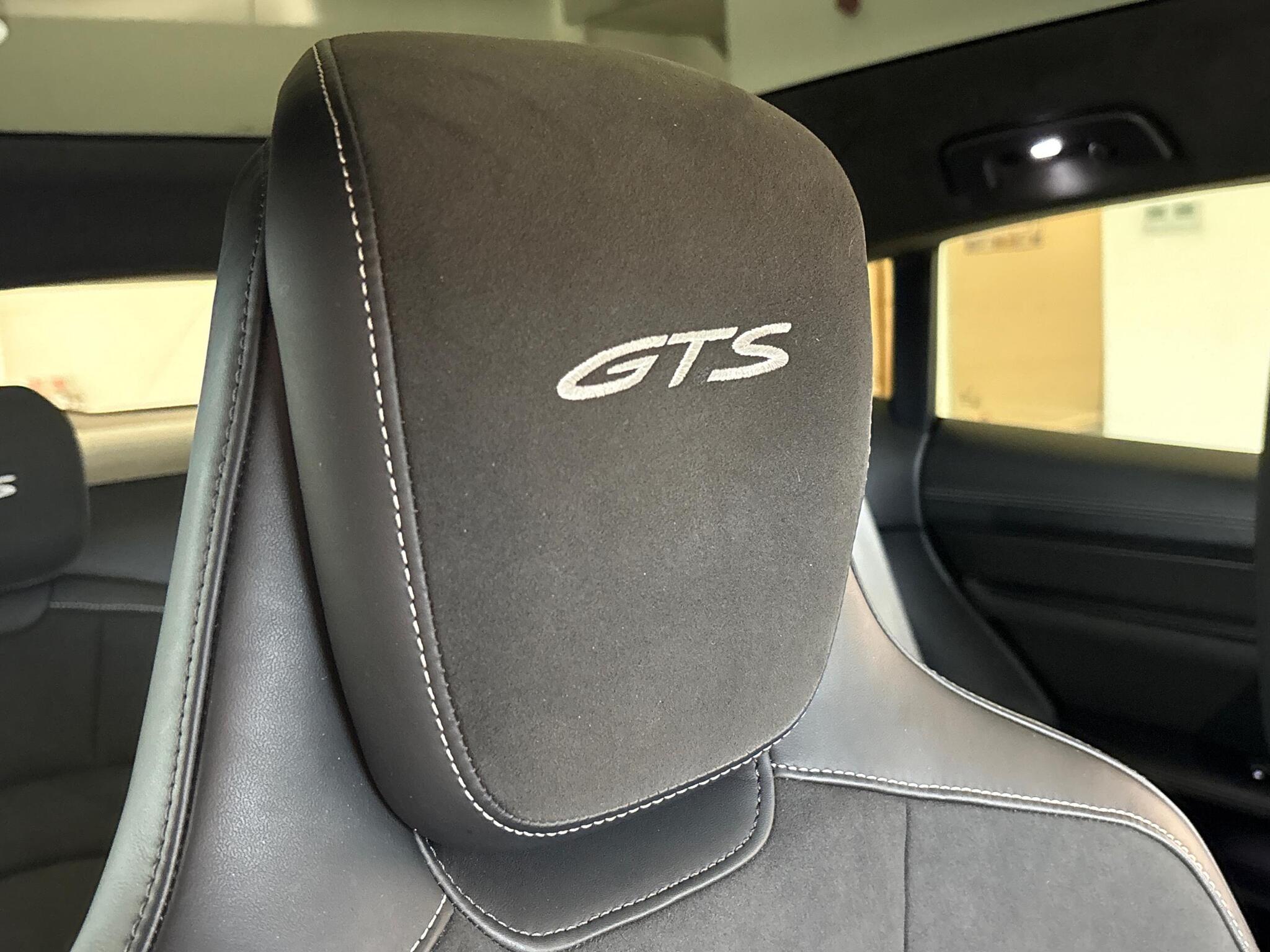 Porsche Taycan view 15