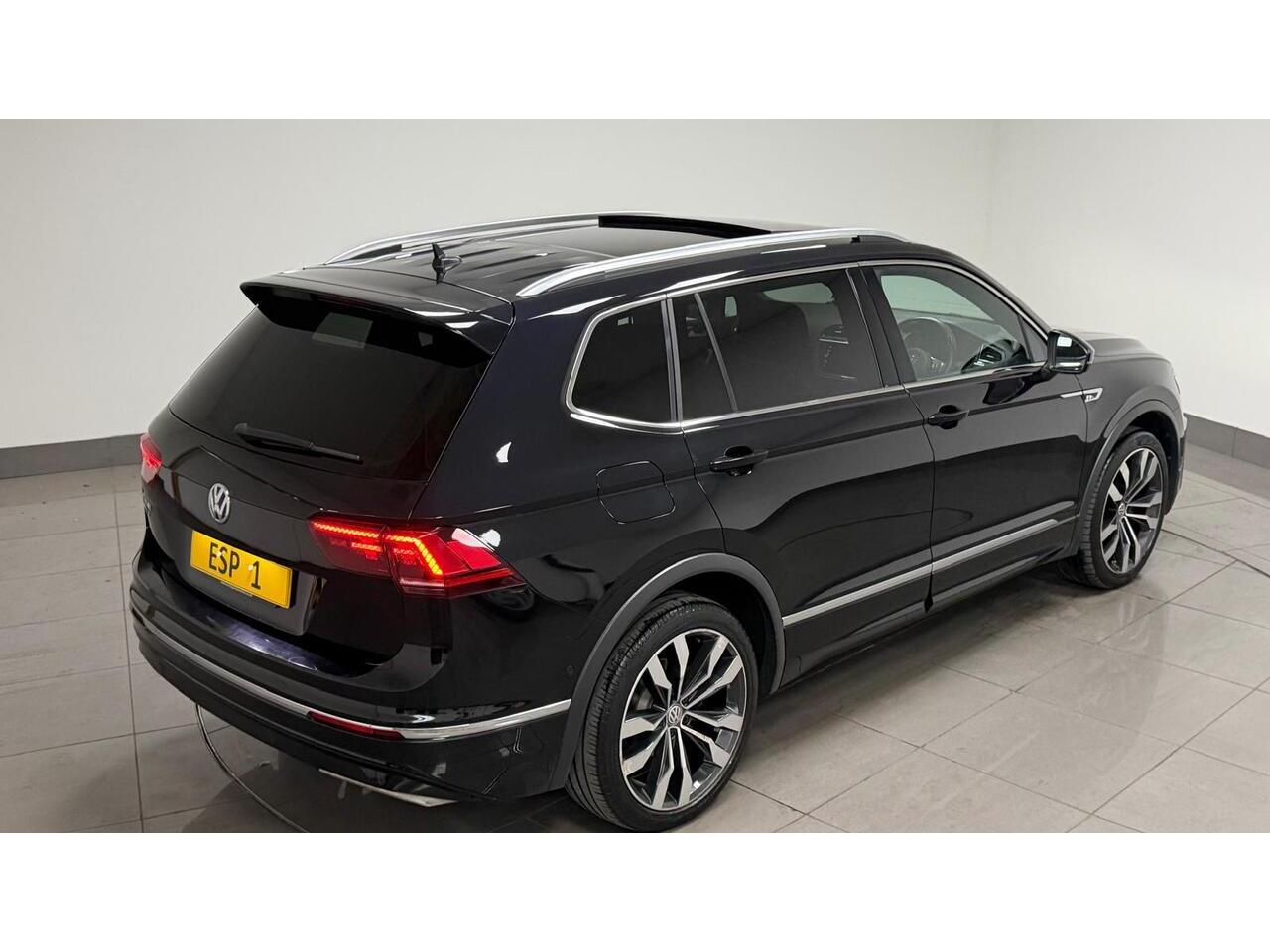 Volkswagen Tiguan Allspace view 14