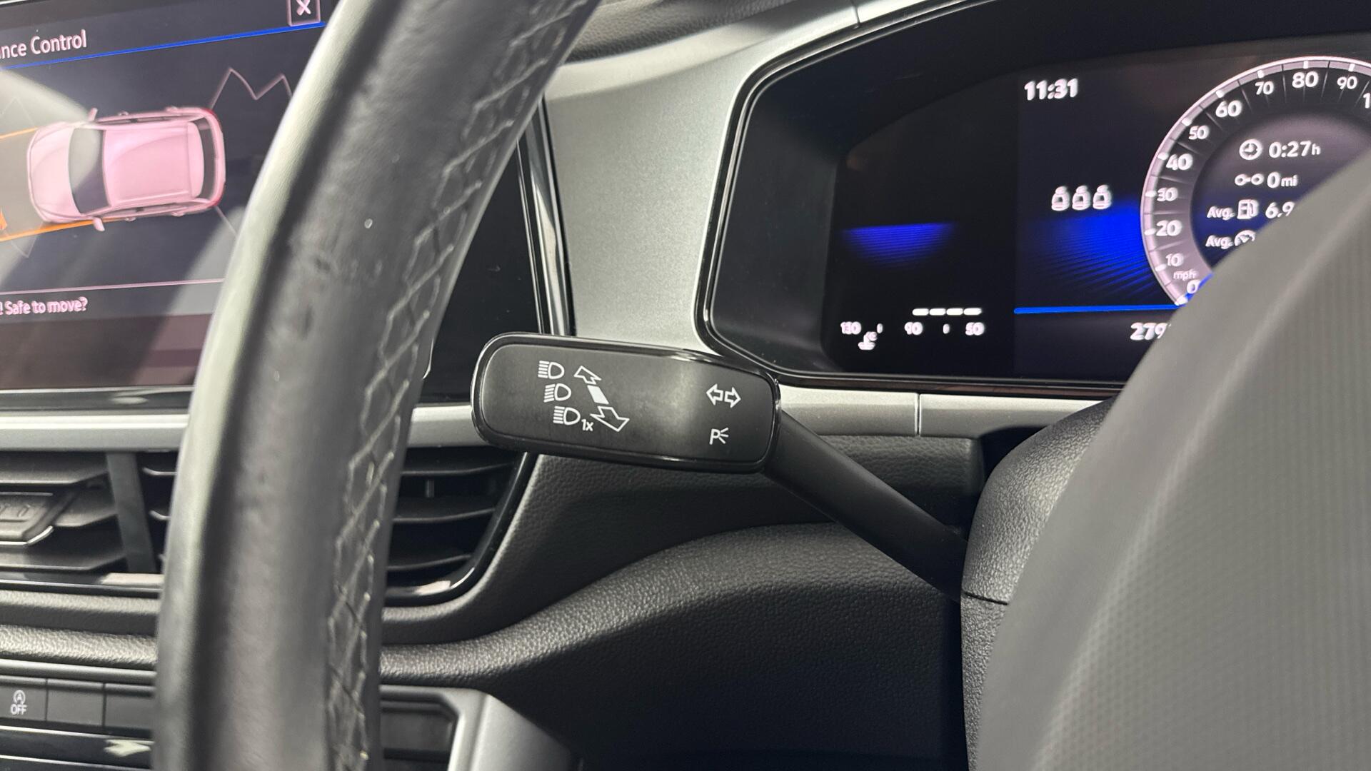 Volkswagen T-Roc view 40