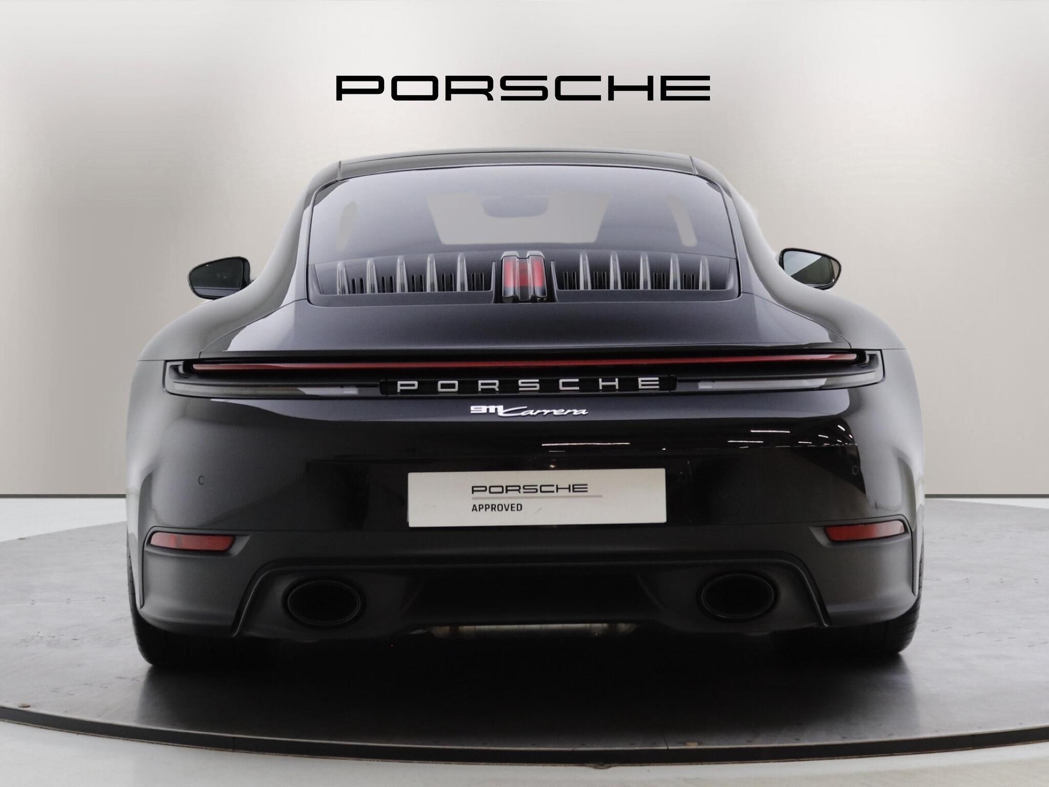 Porsche 911 view 5