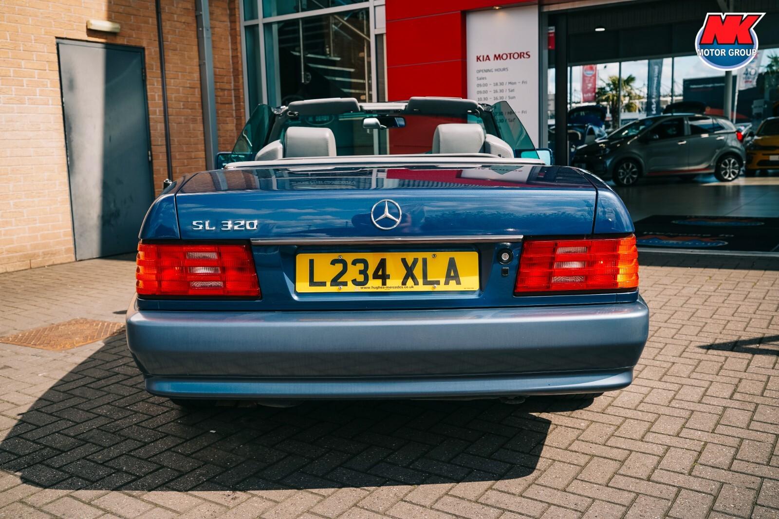 Mercedes-Benz SL view 12
