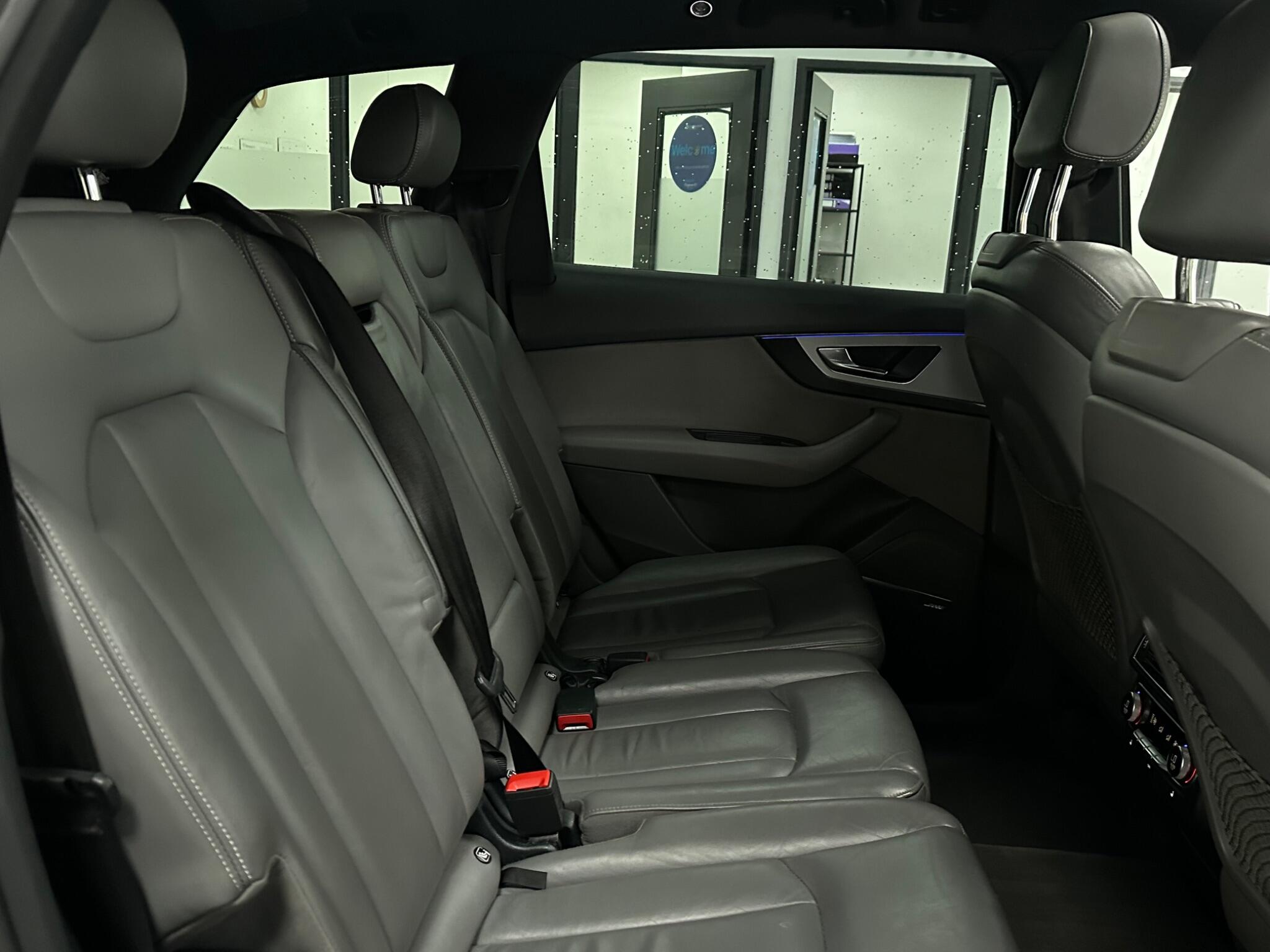 Audi Q7 view 36