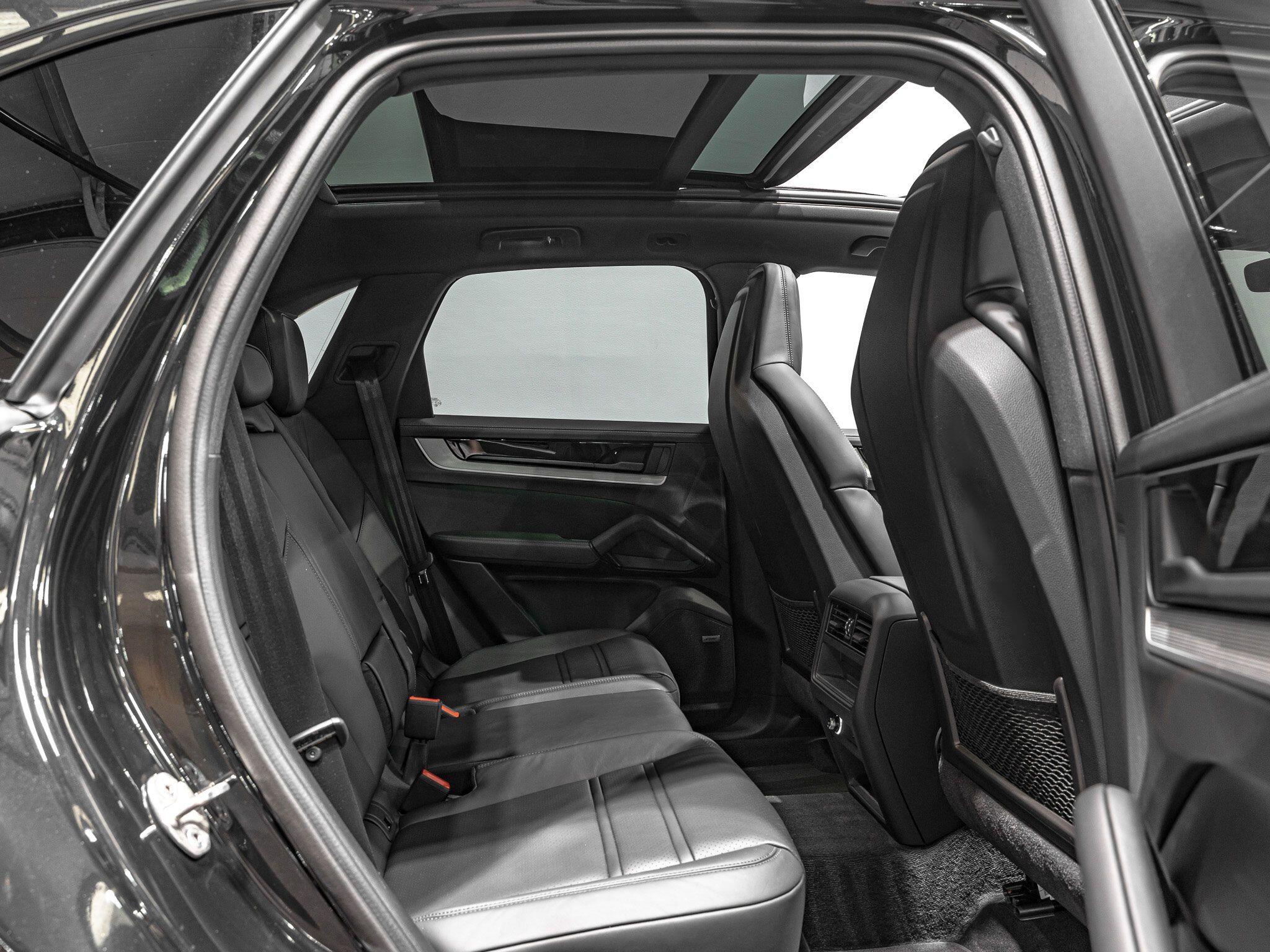 Porsche Cayenne view 24