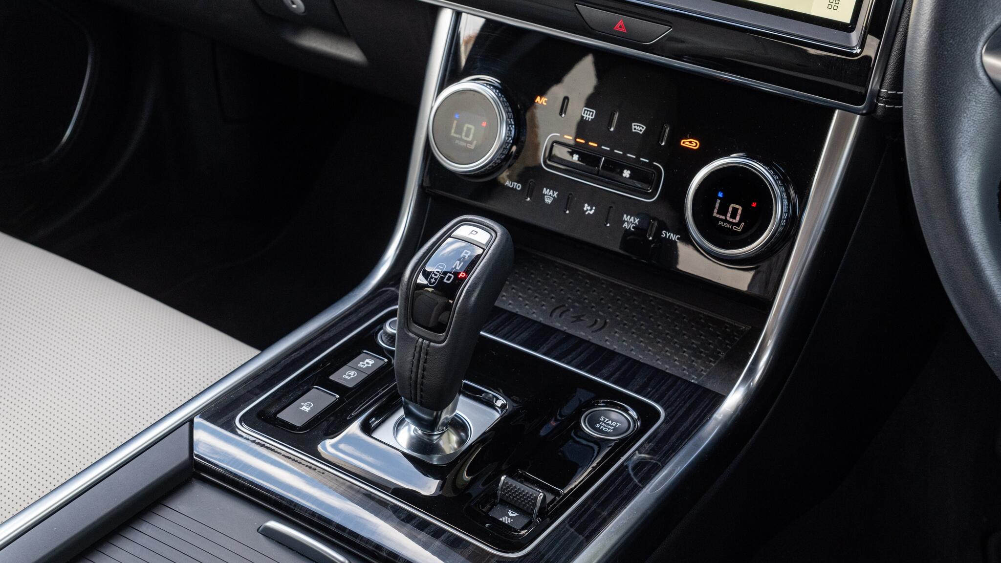 Jaguar Xe view 13