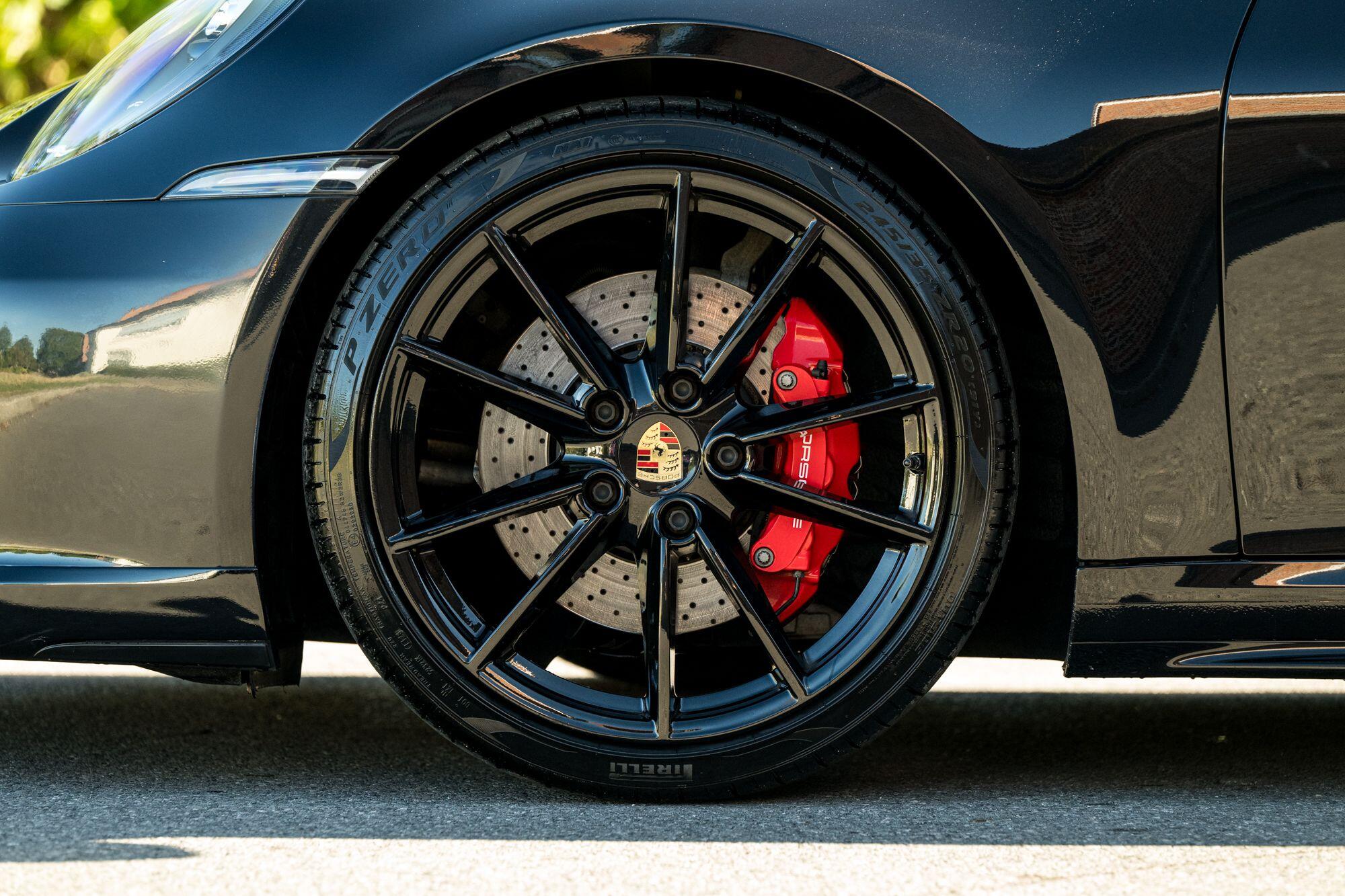 Porsche 911 view 22