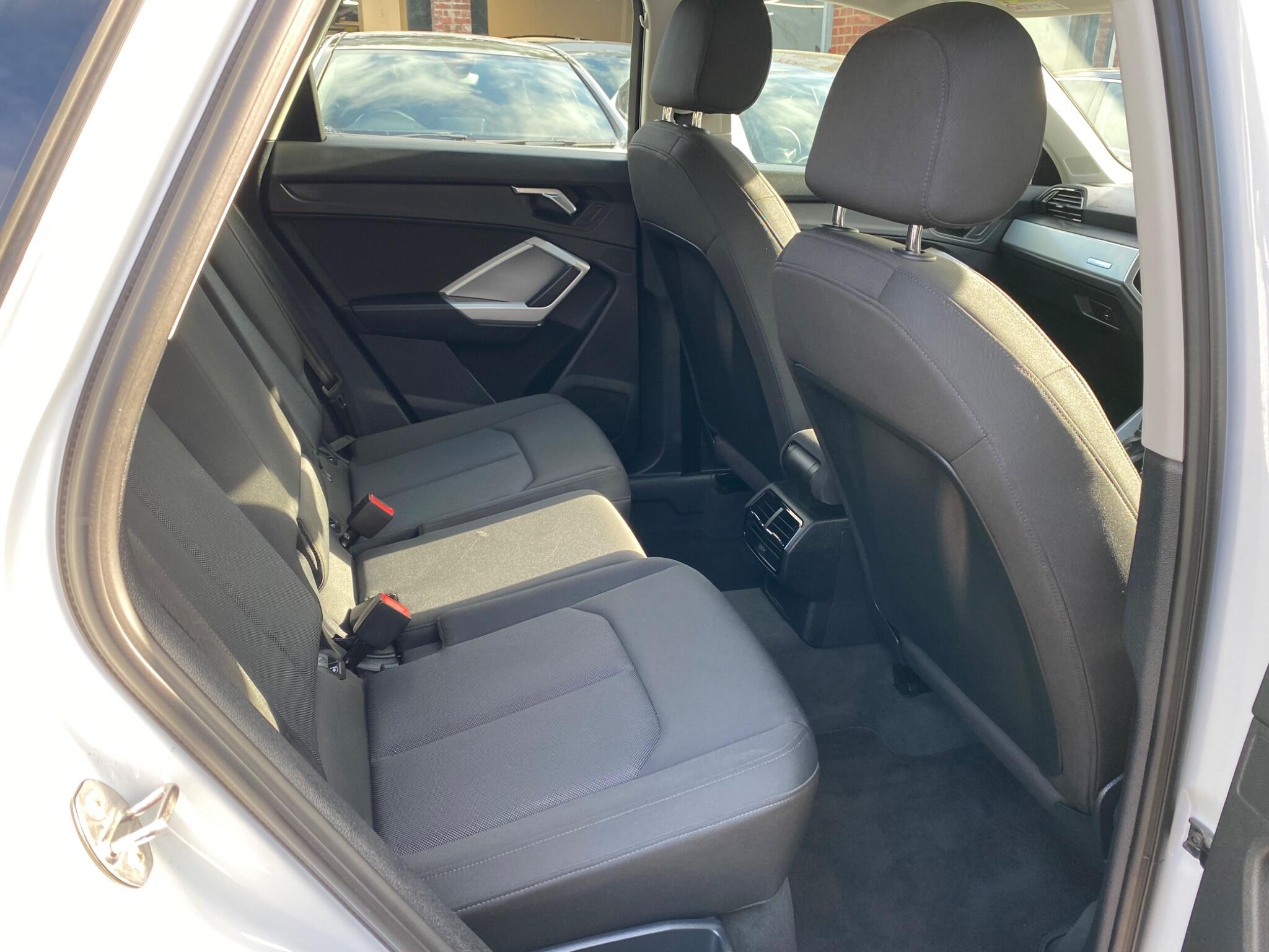 Audi Q3 view 34