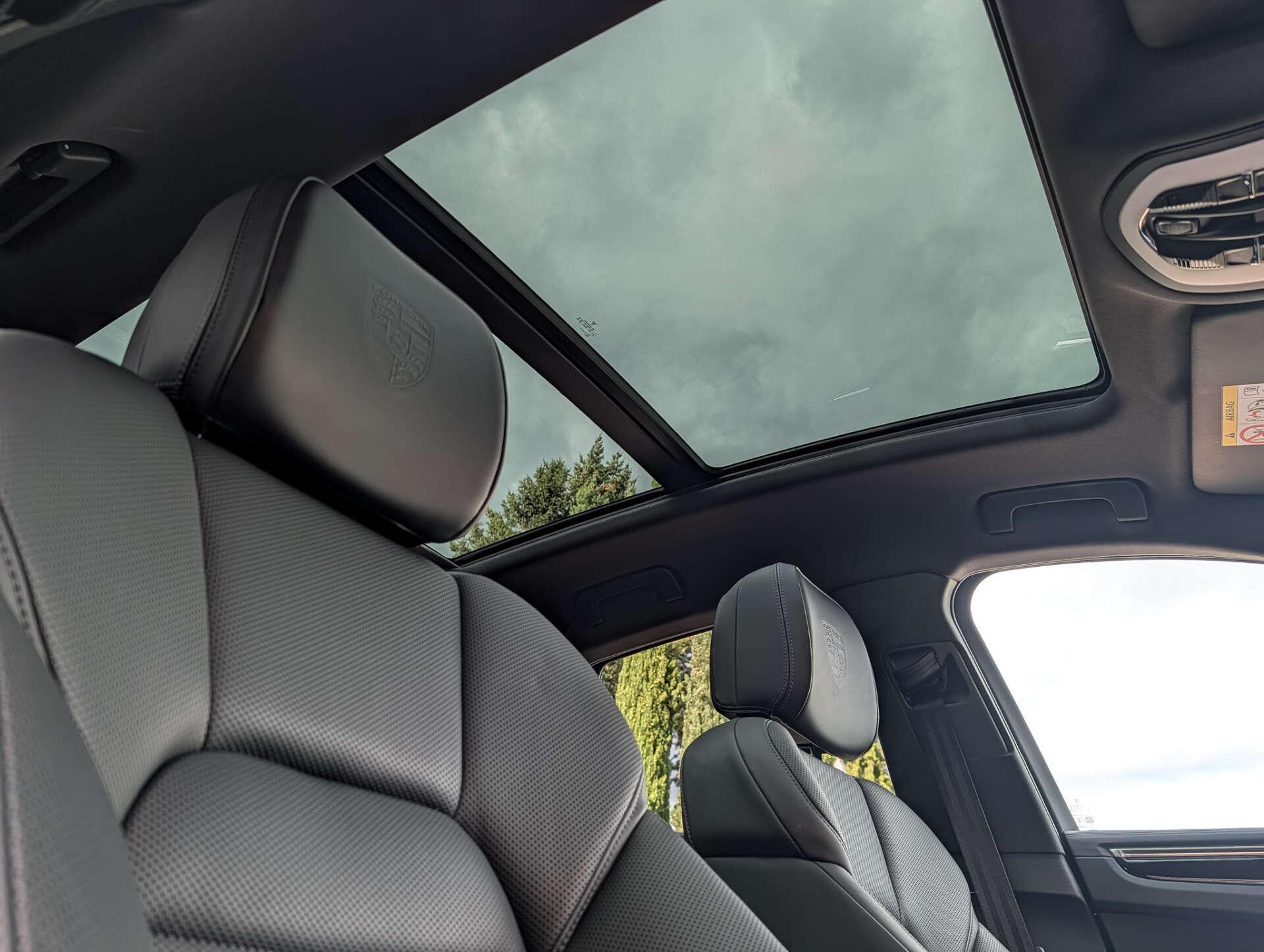Porsche Macan view 24