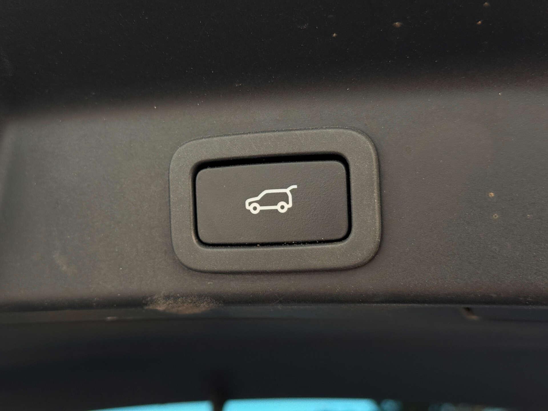 Jaguar F-Pace view 38