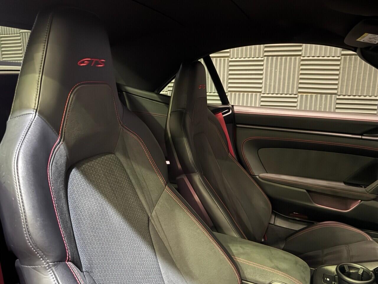 Porsche 911 view 13