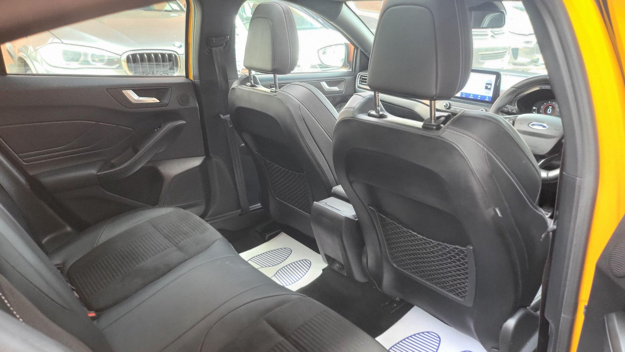 Ford Focus view 22