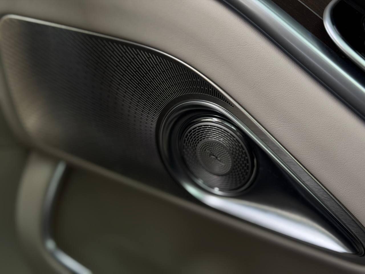 Mercedes-Benz S-Class view 42