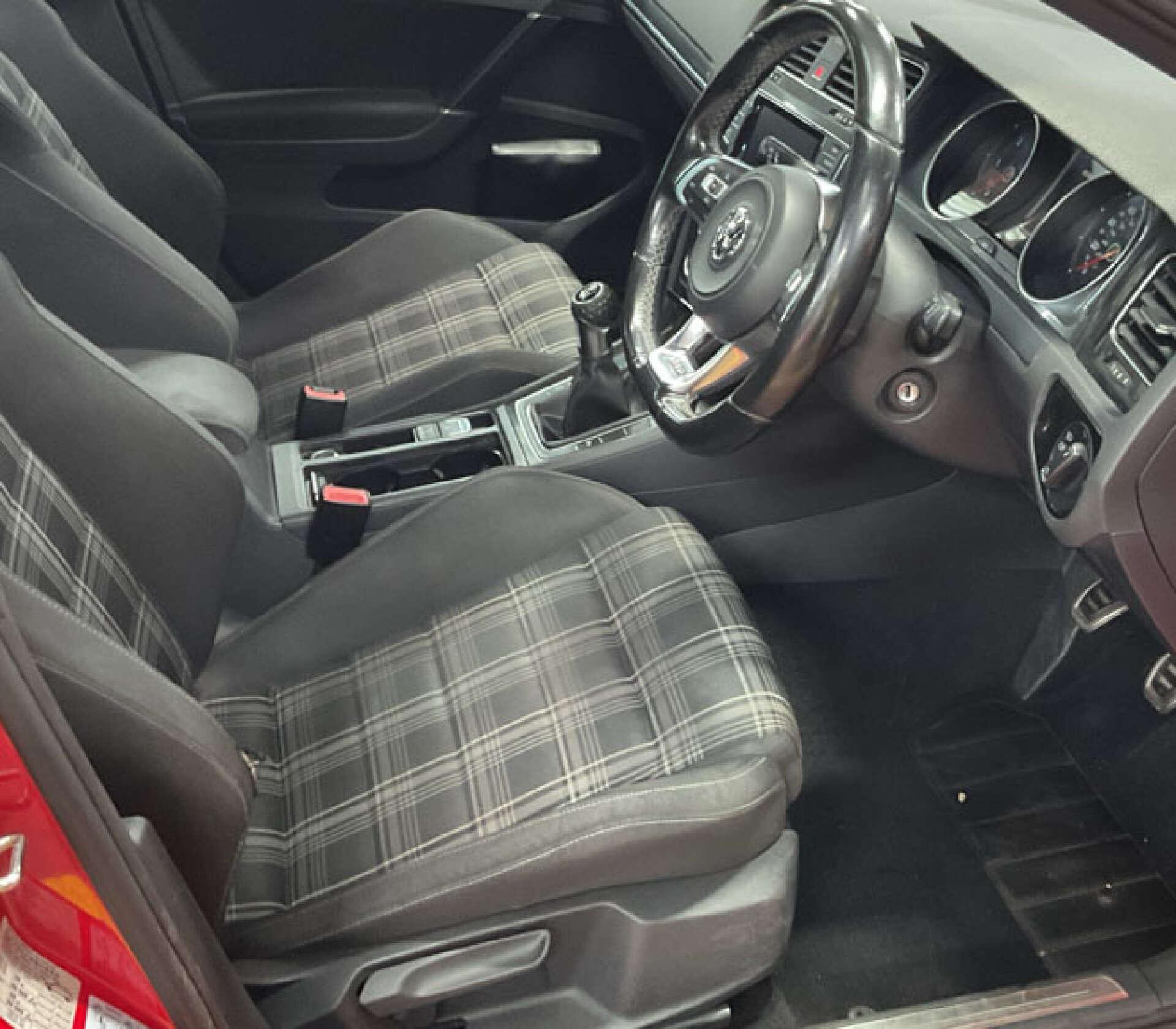 Volkswagen Golf view 4