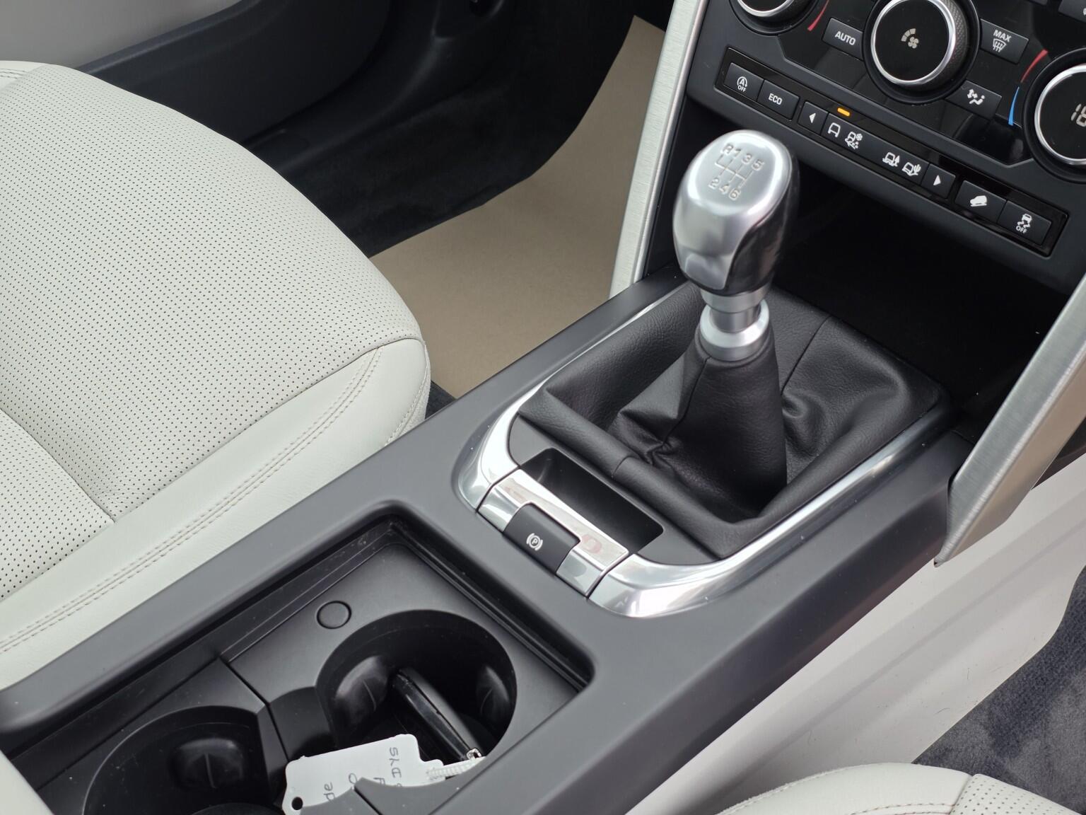 Land Rover Discovery Sport view 18