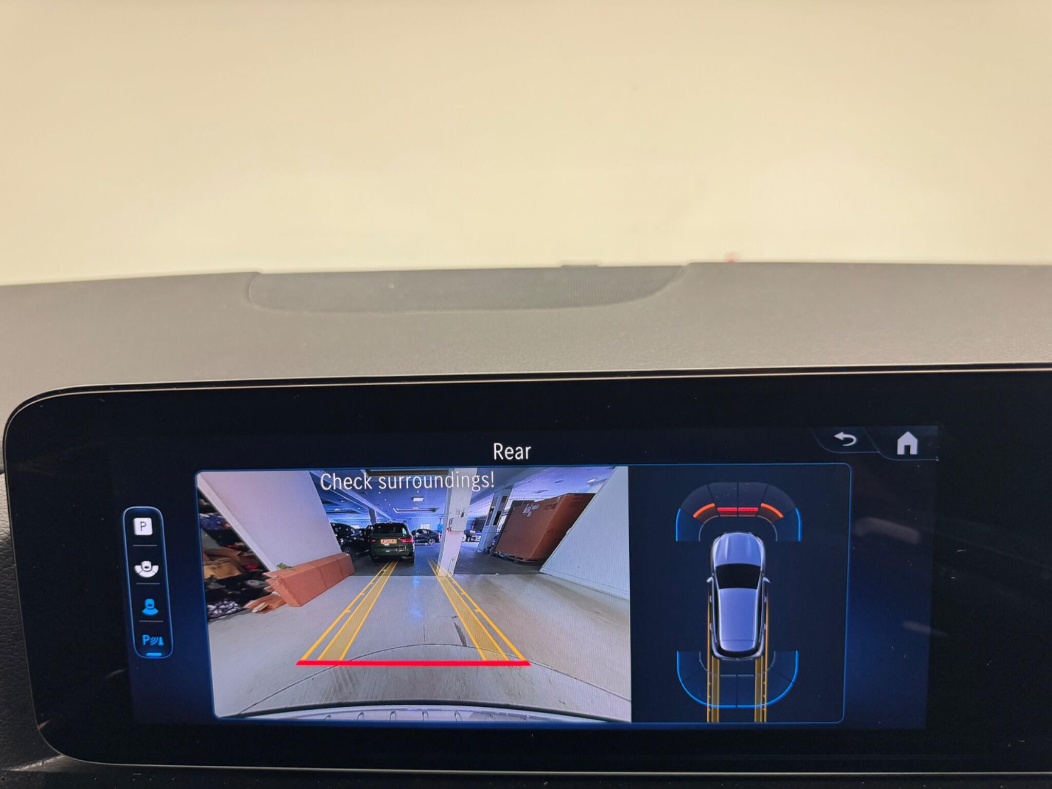 Mercedes-Benz Gla view 24