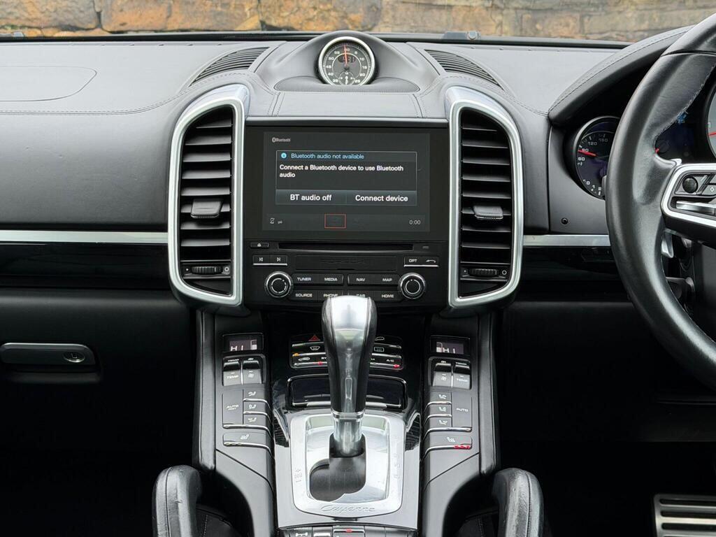 Porsche Cayenne view 29