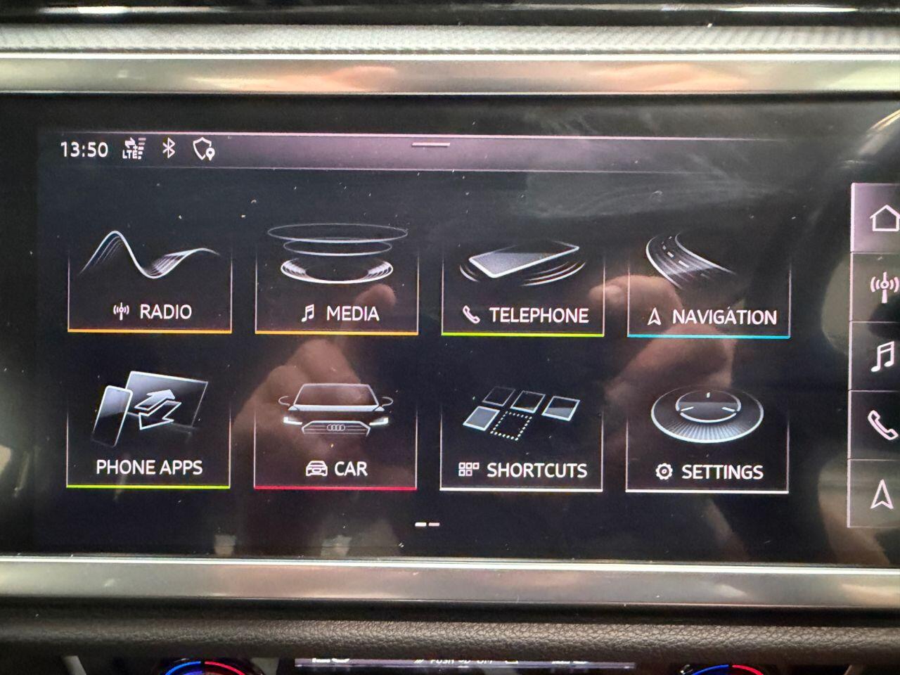 Audi Q3 view 32