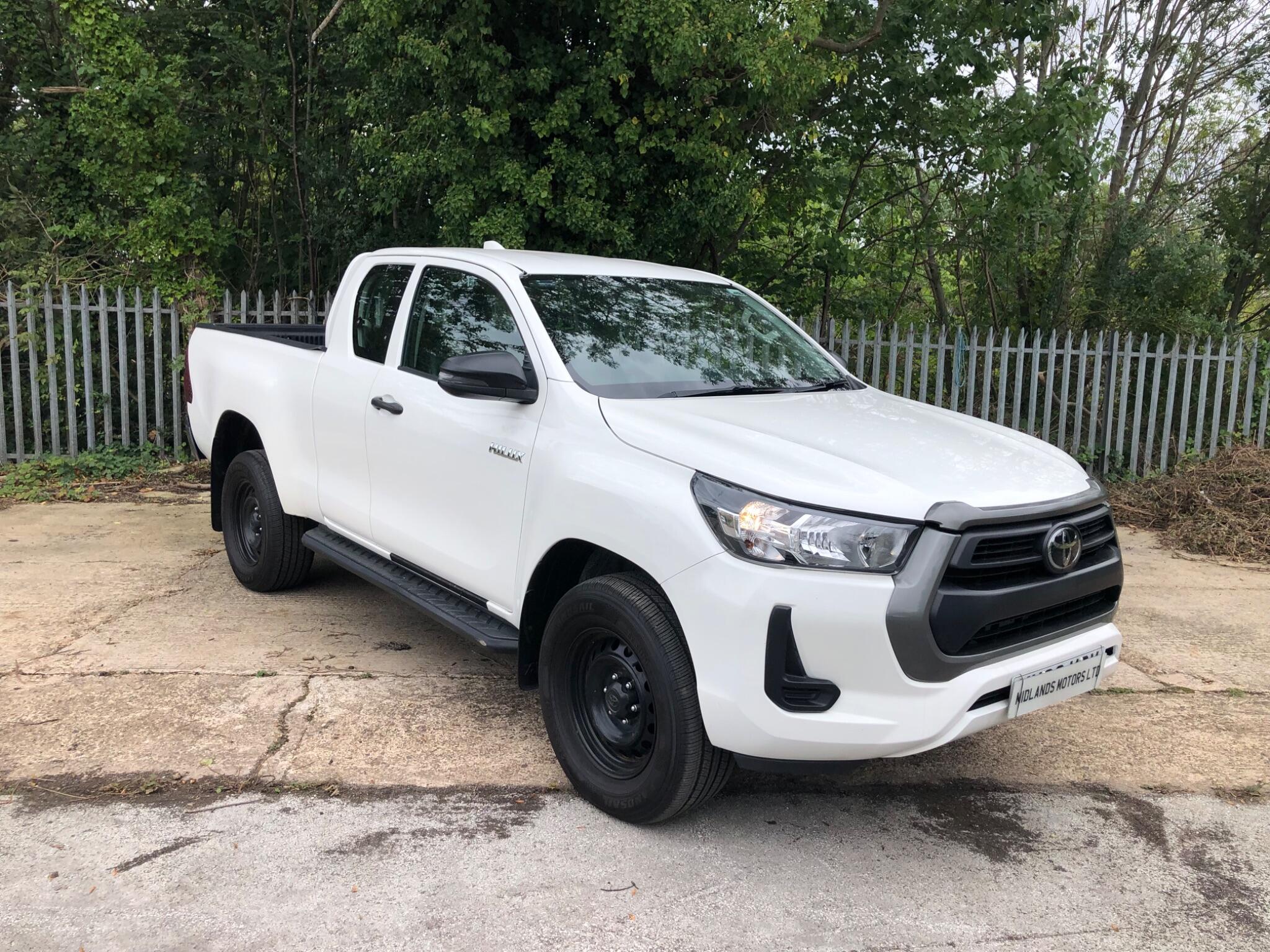 Toyota Hilux view 5