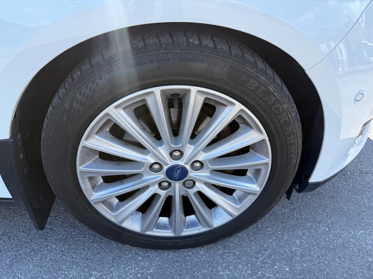 Ford Focus view 12