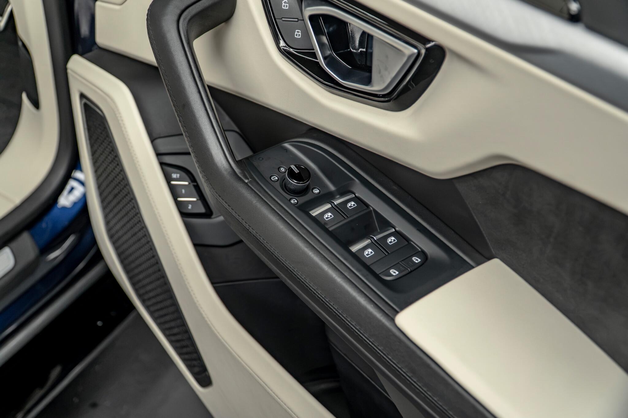 Lamborghini Urus view 33