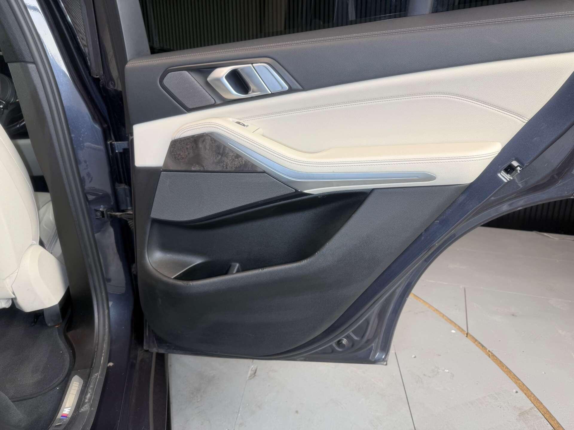 BMW X5 view 28