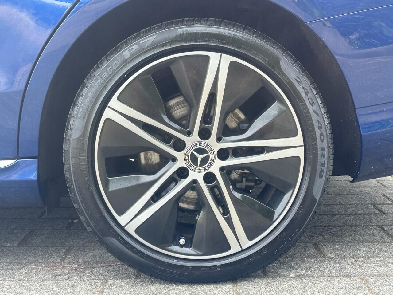 Mercedes-Benz C-Class view 18