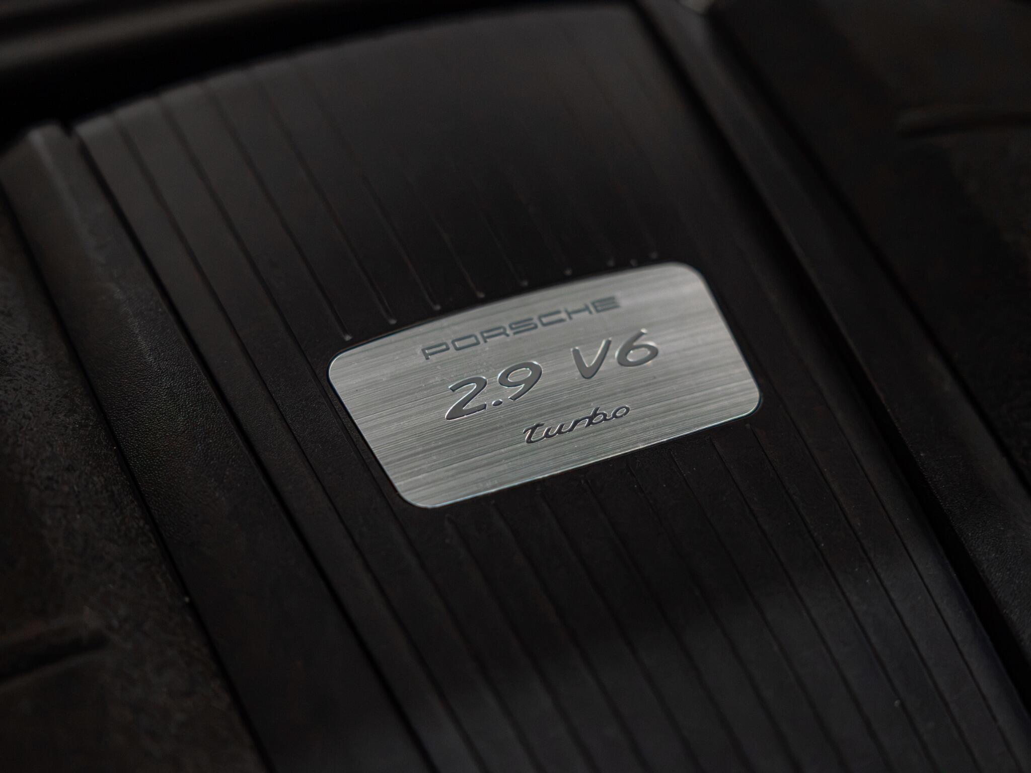 Porsche Macan view 31