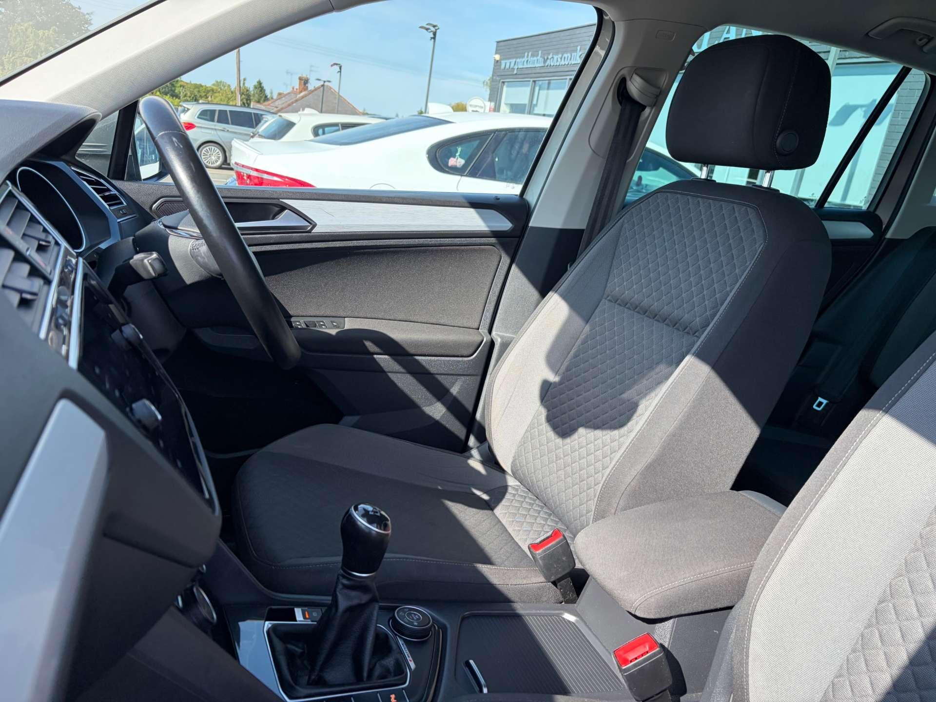 Volkswagen Tiguan view 18