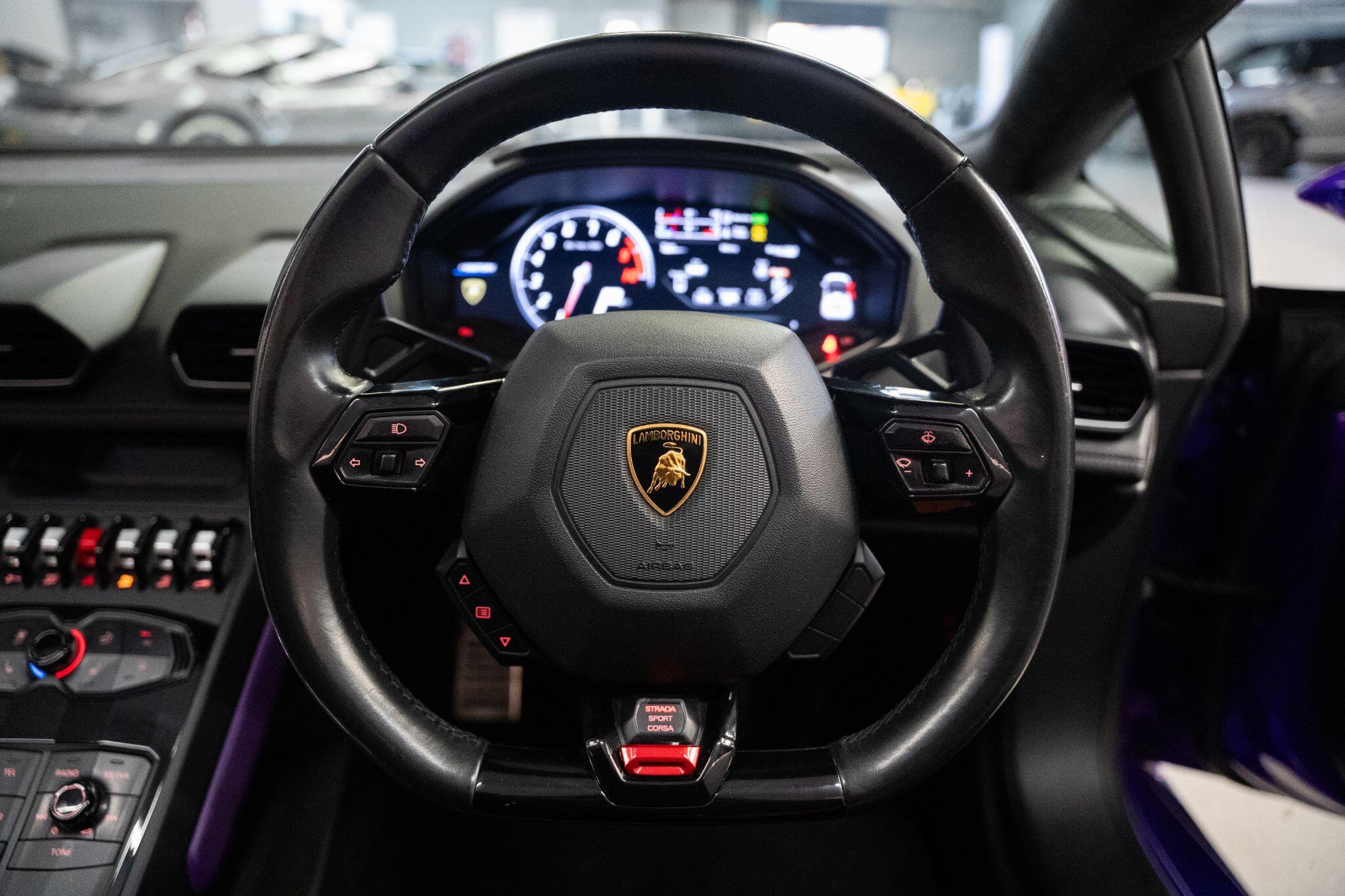 Lamborghini Huracan view 29