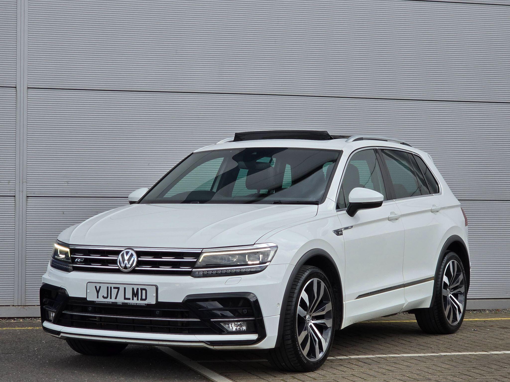 Volkswagen Tiguan view 4