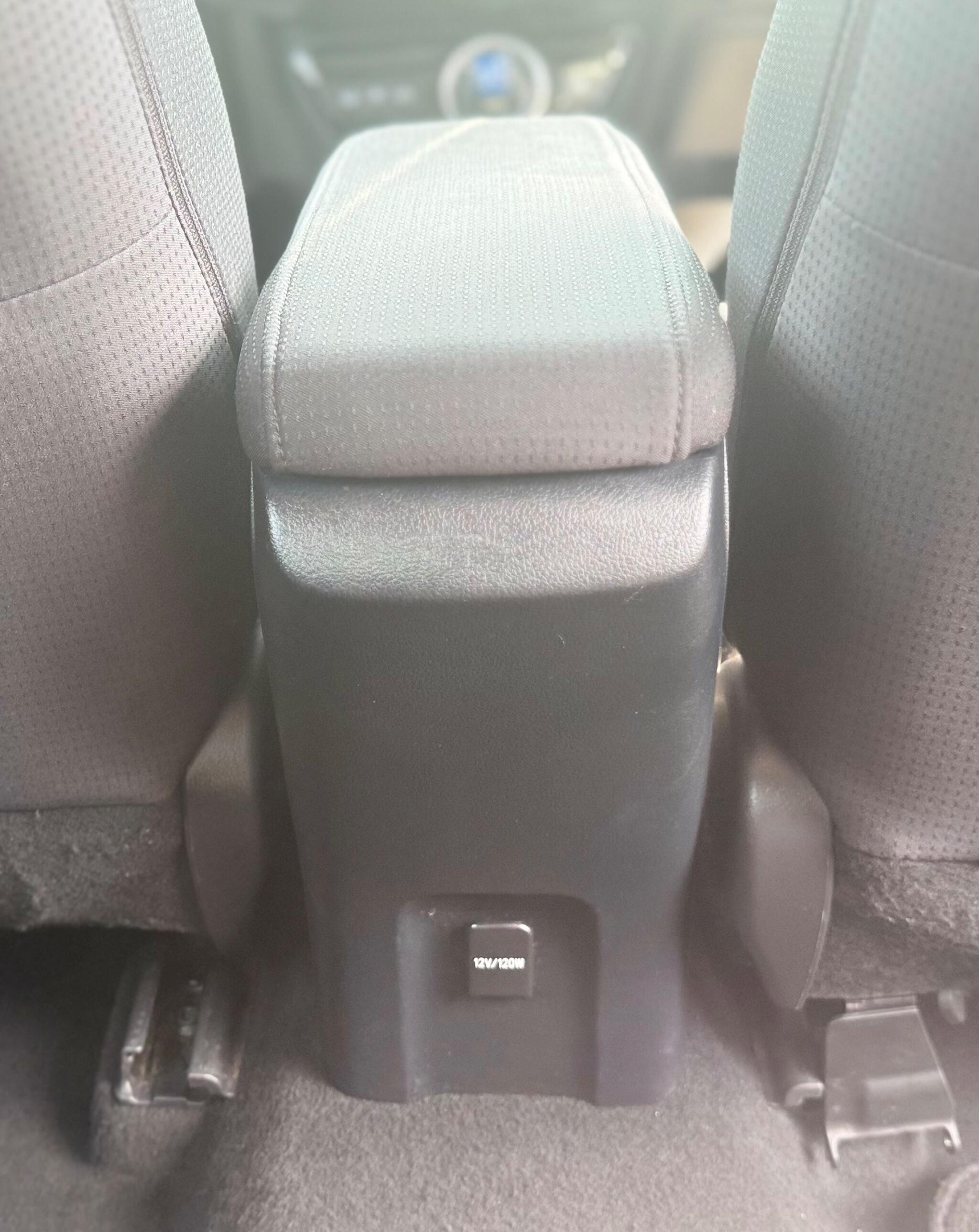 Toyota Prius view 13