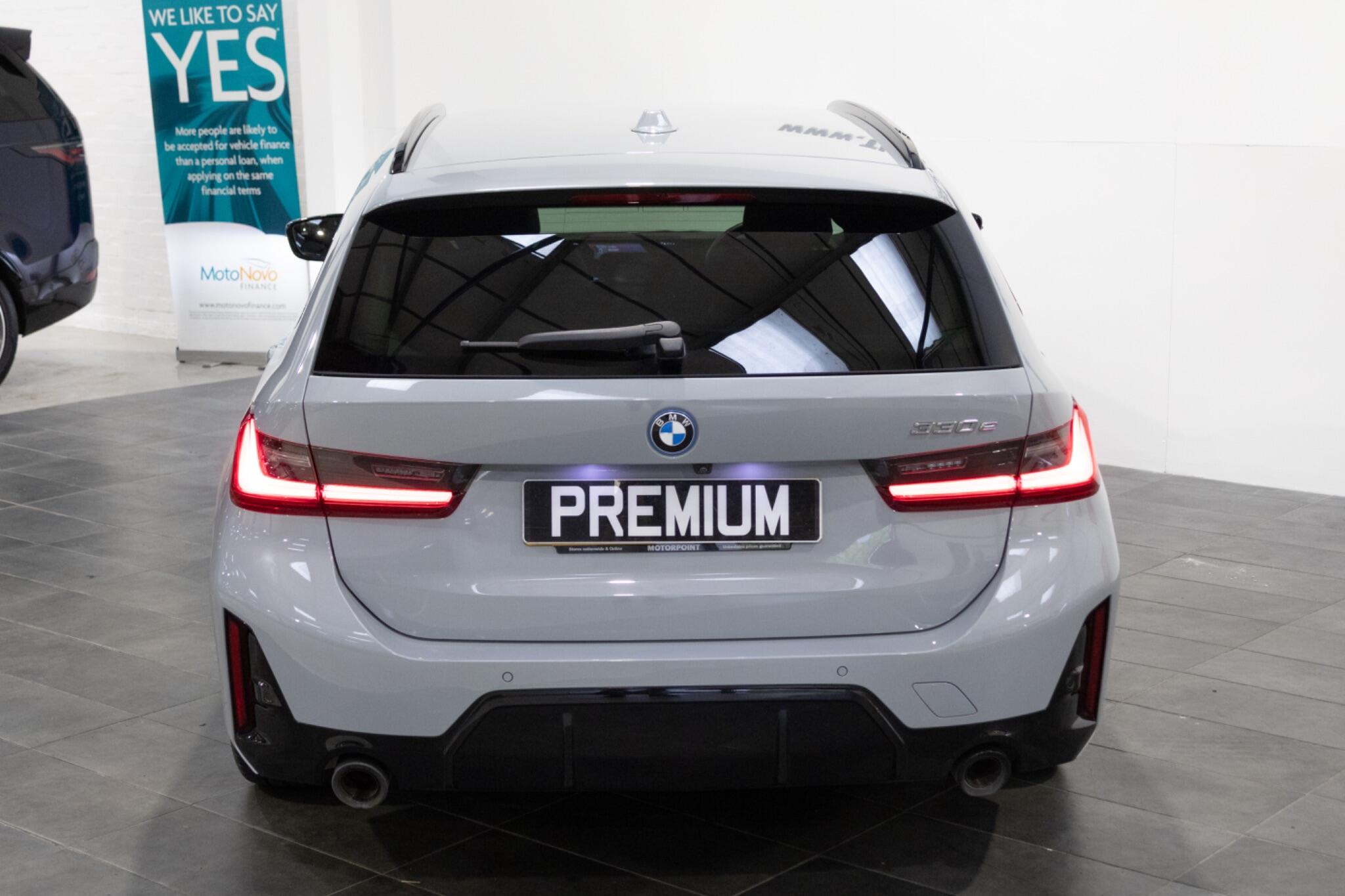 BMW 3 Series view 9