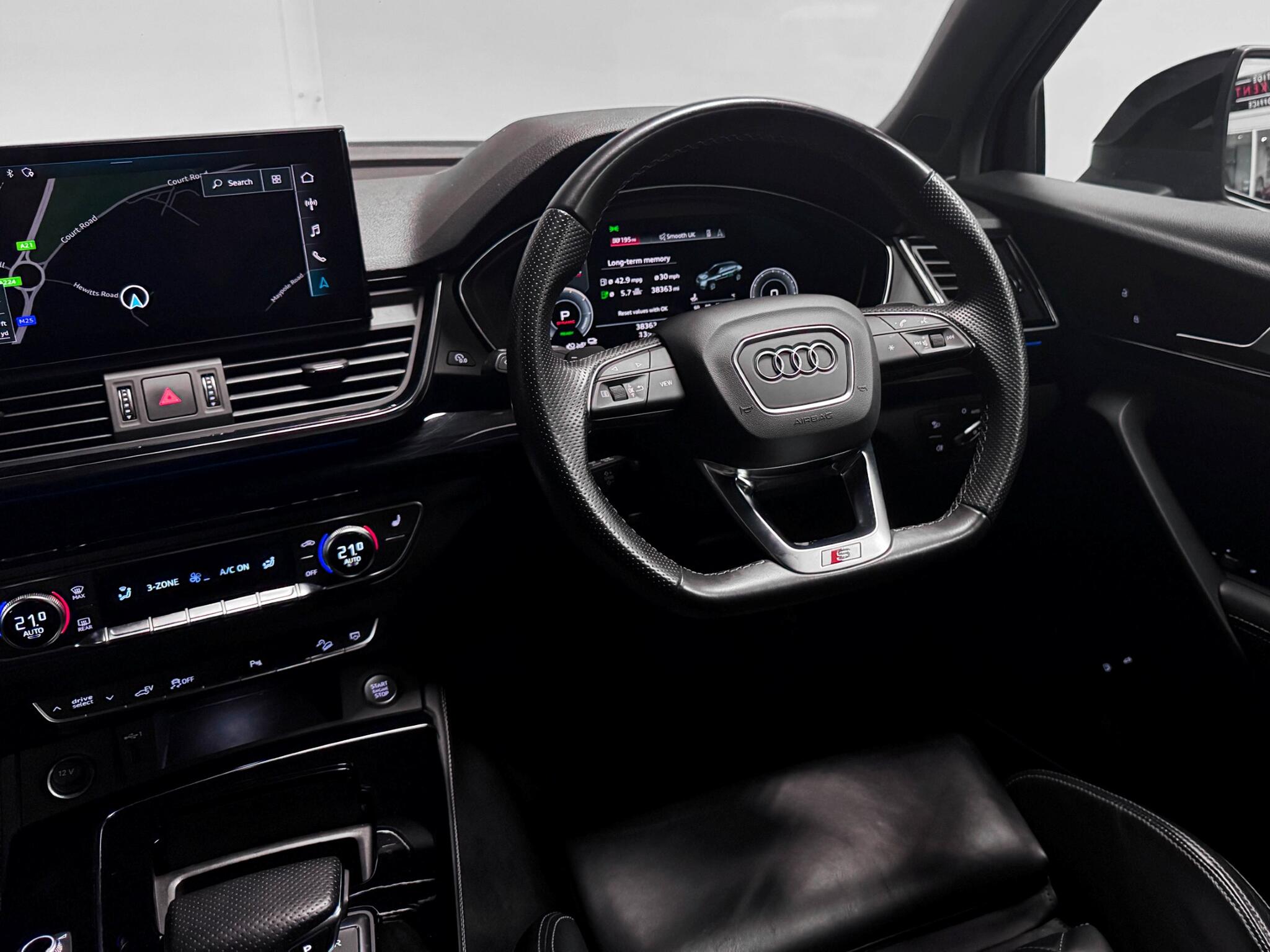 Audi Q5 view 16