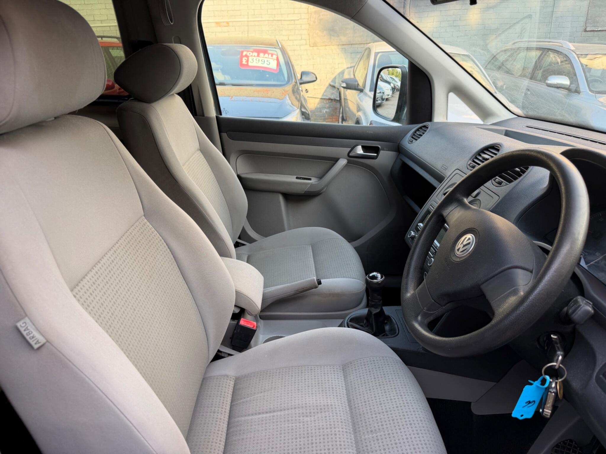 Volkswagen Caddy Maxi Life view 9