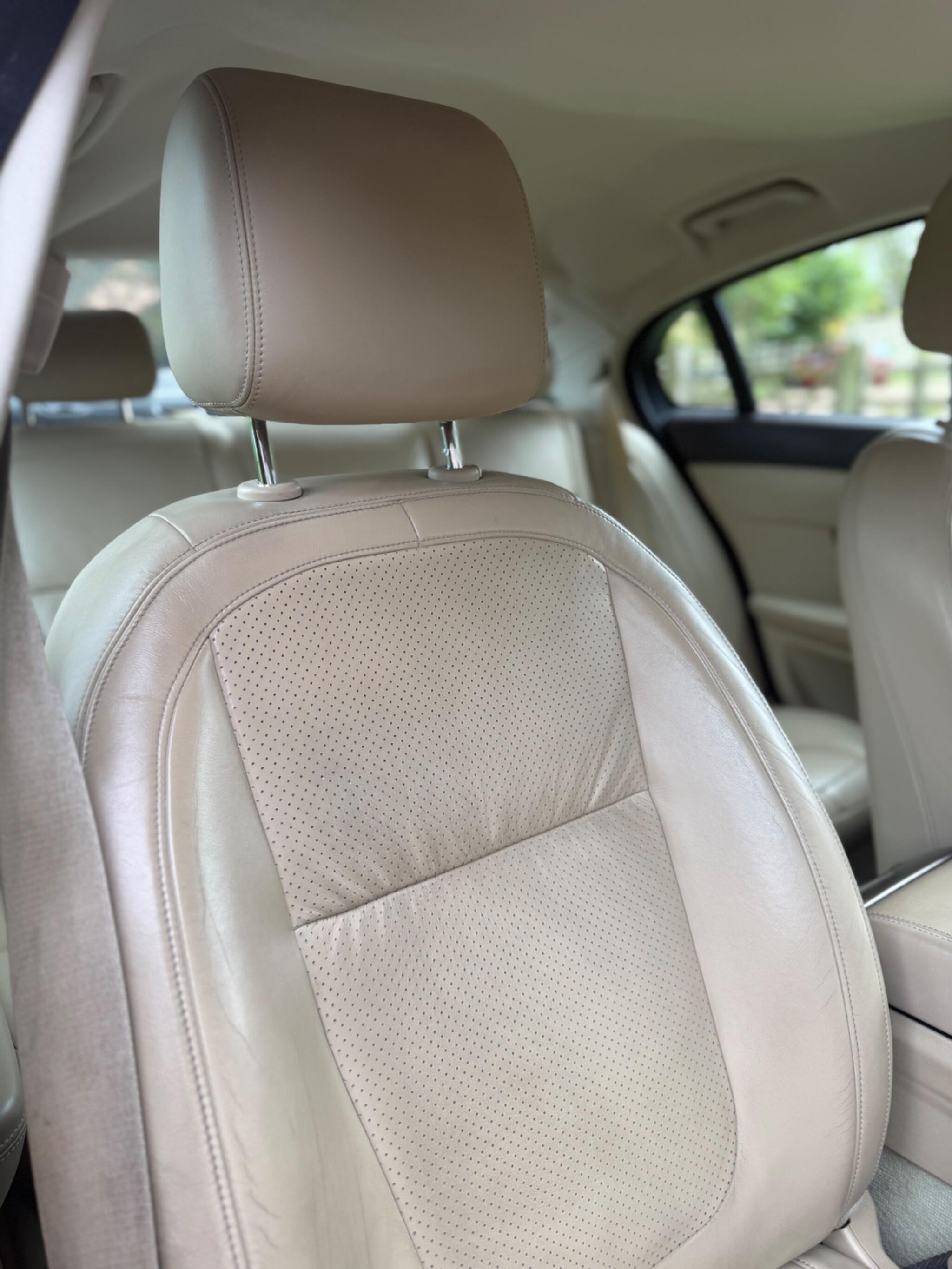 2008 Jaguar XF image 16