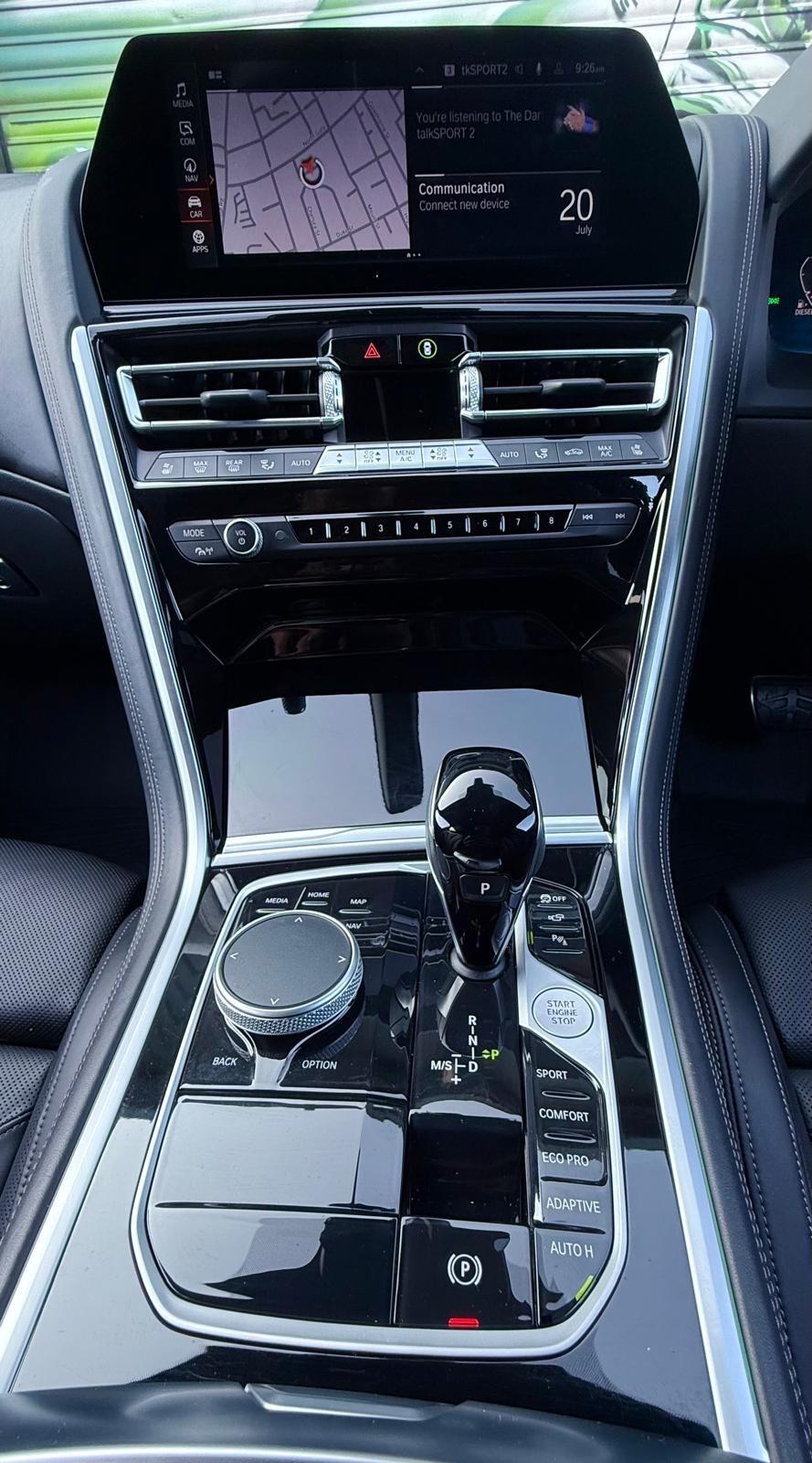 BMW 8 Series view 32