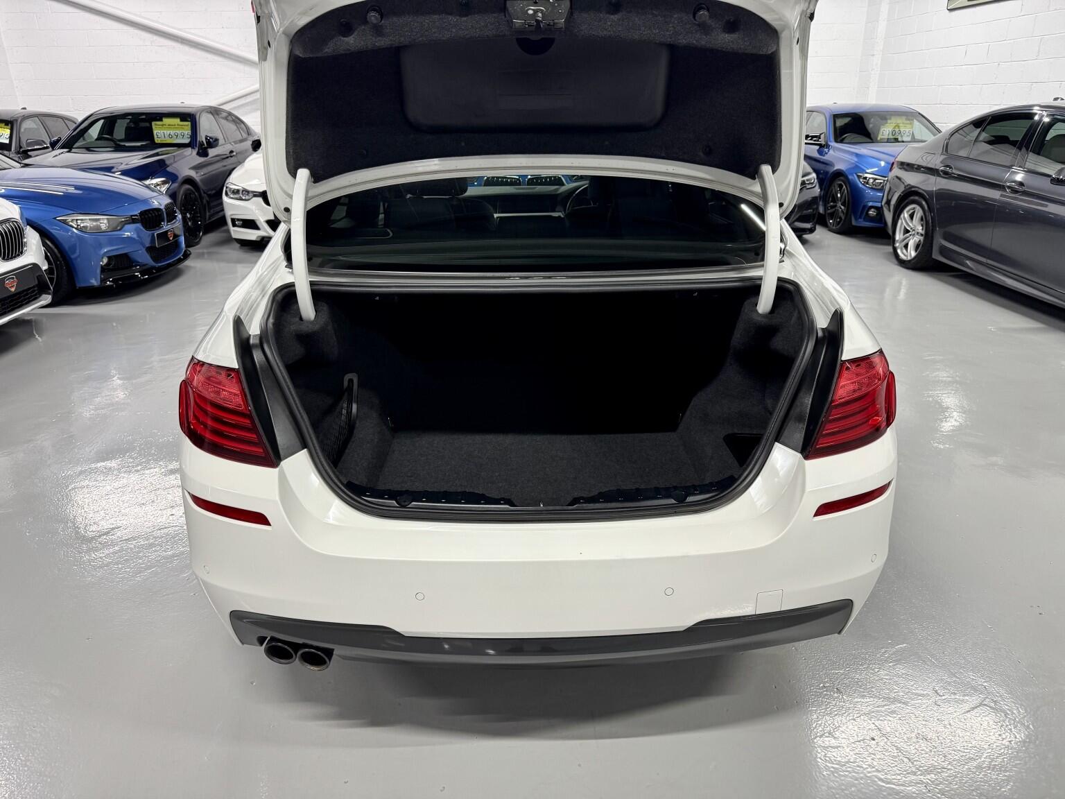 BMW 5 Series view 28