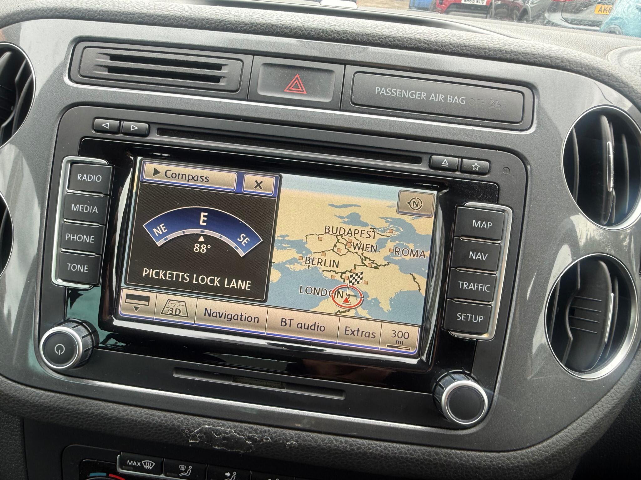 Volkswagen Tiguan view 11