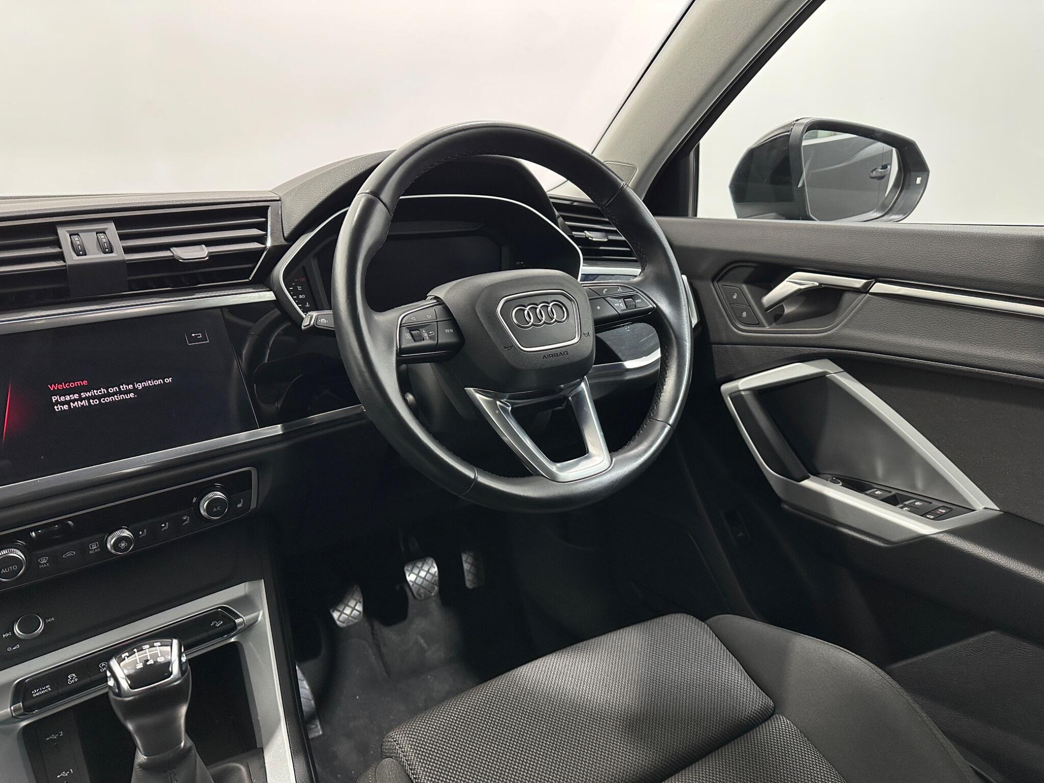 Audi Q3 view 12