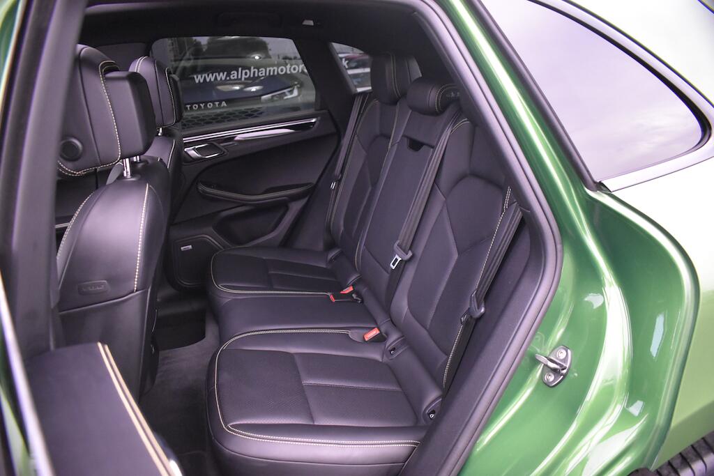 Porsche Macan view 13