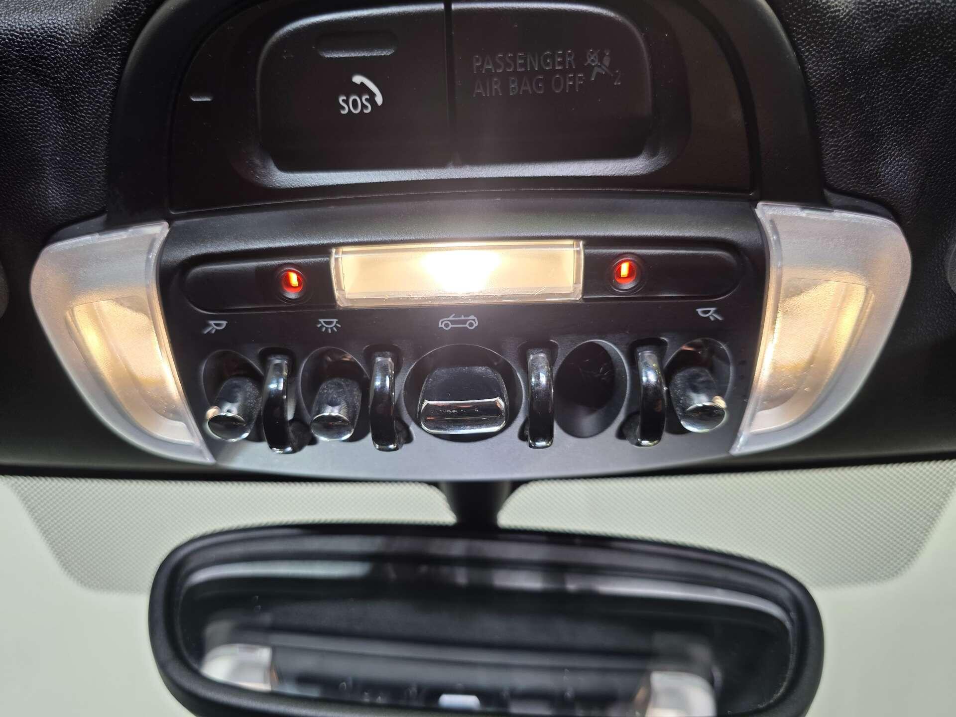 Mini Convertible view 23
